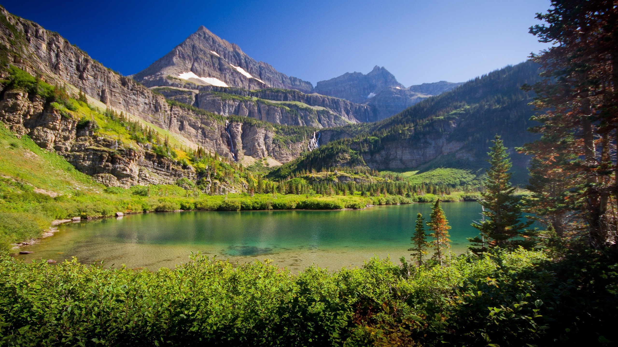 Mountain Lake Landscape with Clear Blue Sky in Canada HD Wallpaper