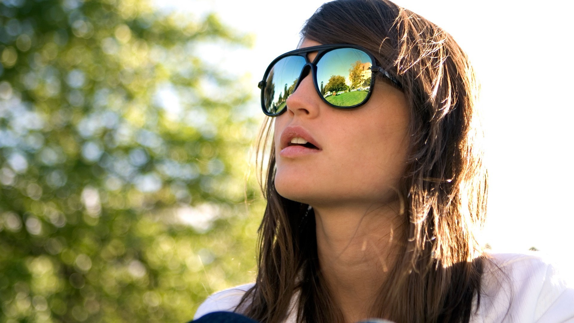 Woman wearing sunglasses reflecting trees HD Wallpaper