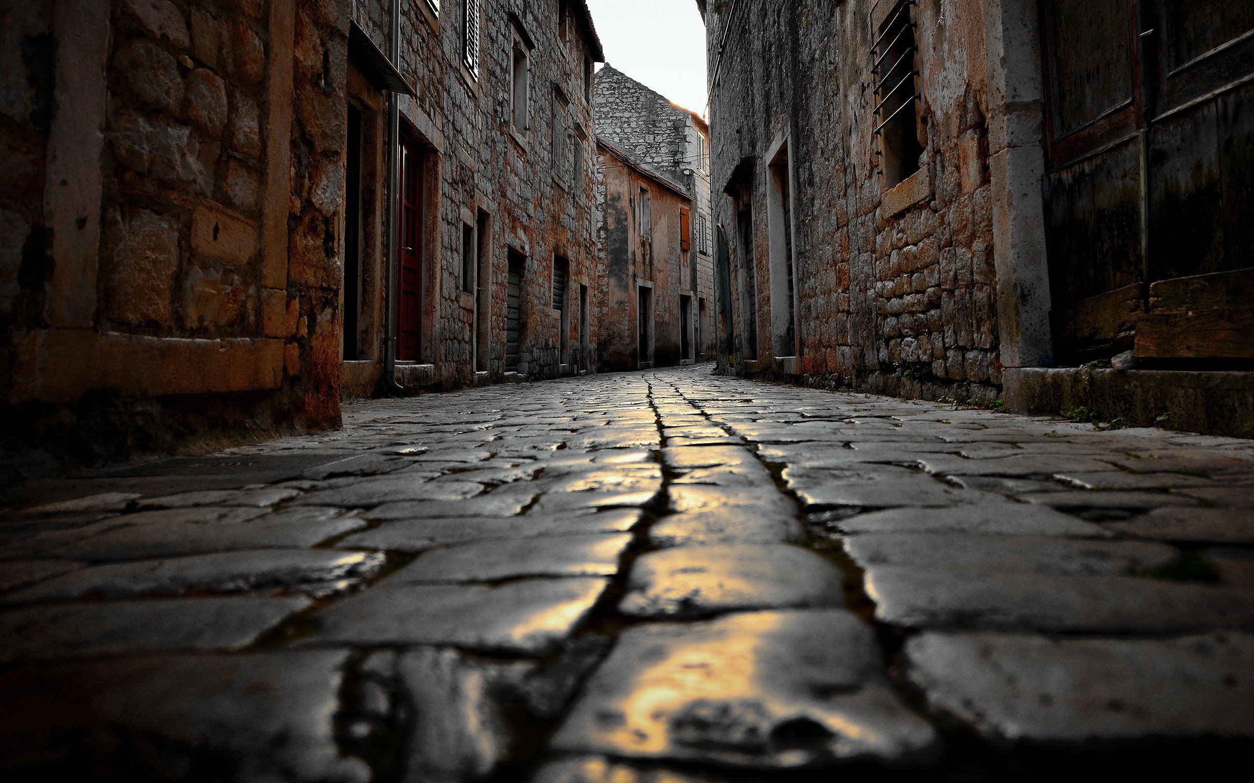 Cobblestone street in an old European town HD Wallpaper