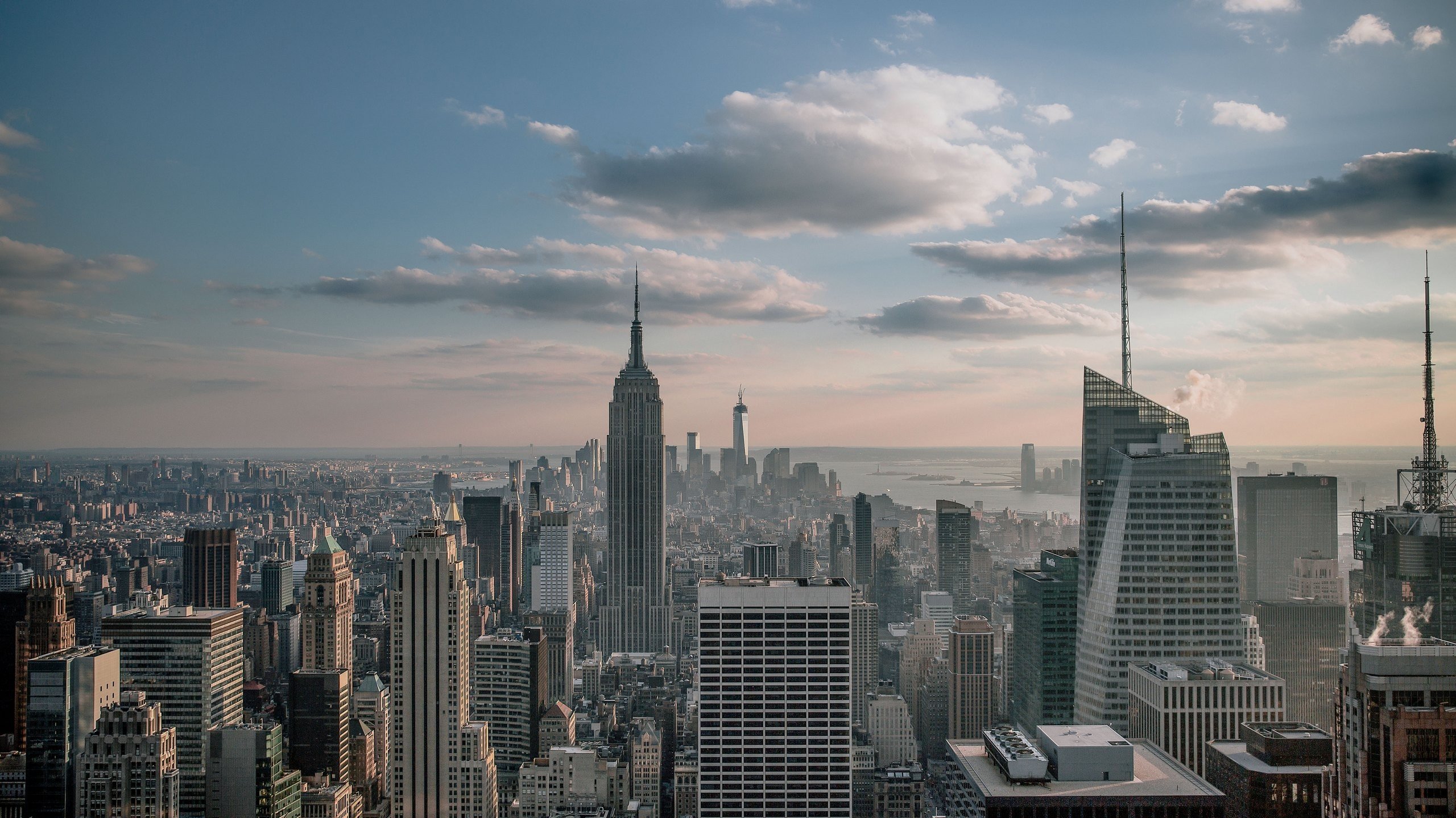 New York City skyline with Empire State Building HD Wallpaper