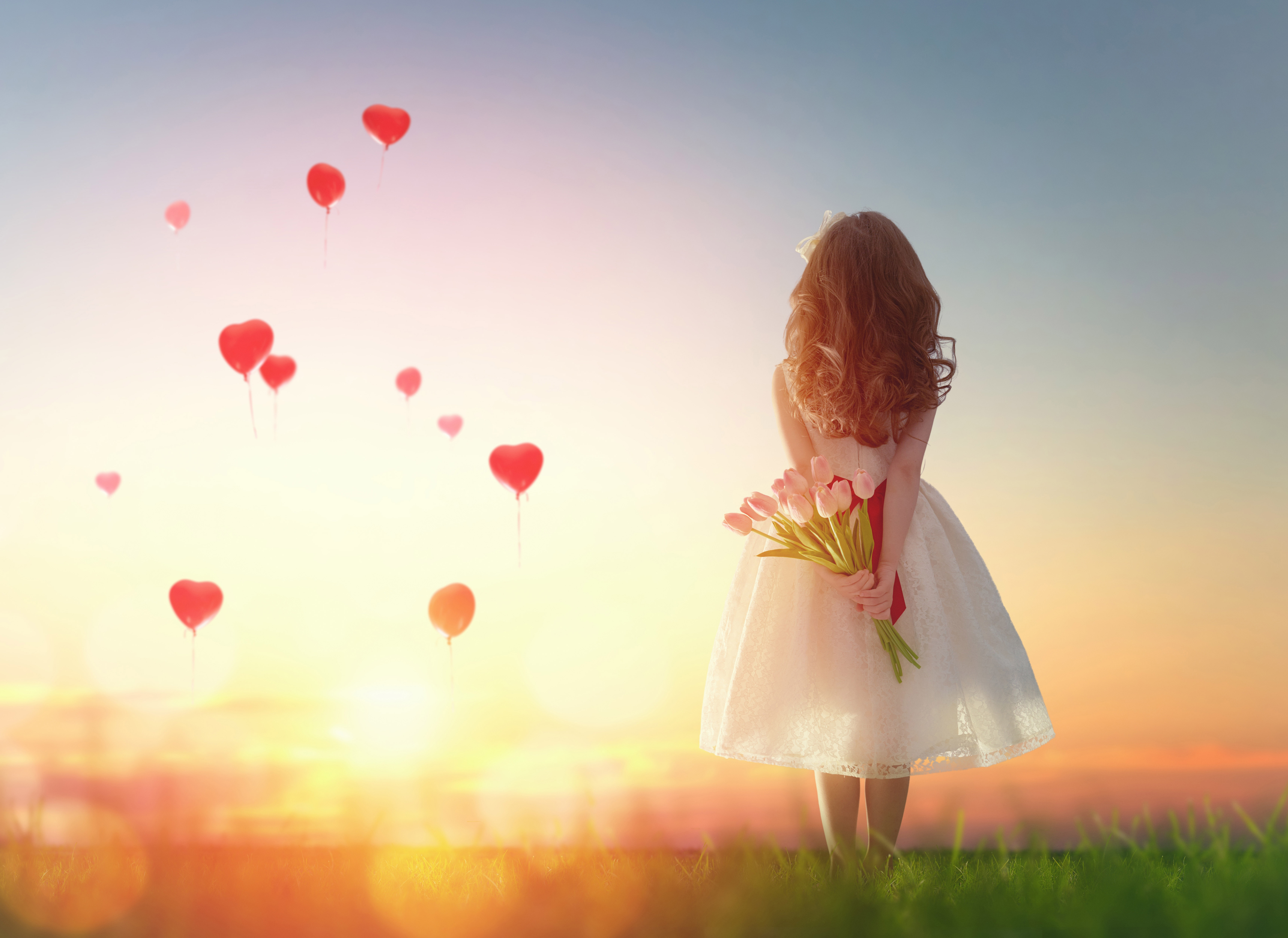 Girl with tulips and heart balloons at sunset HD Wallpaper