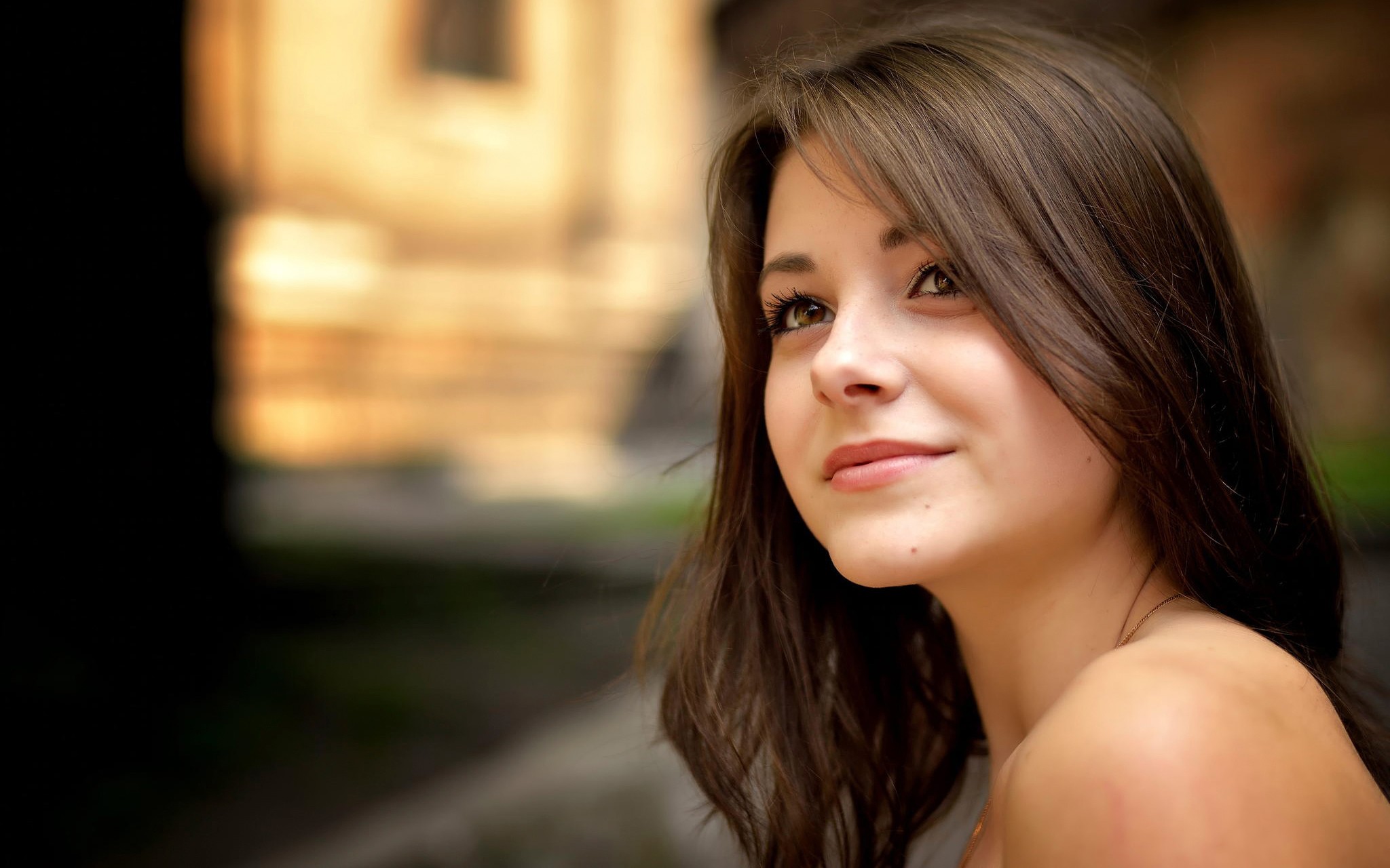 Portrait of Dana Kareglazaya with Soft Smile HD Wallpaper