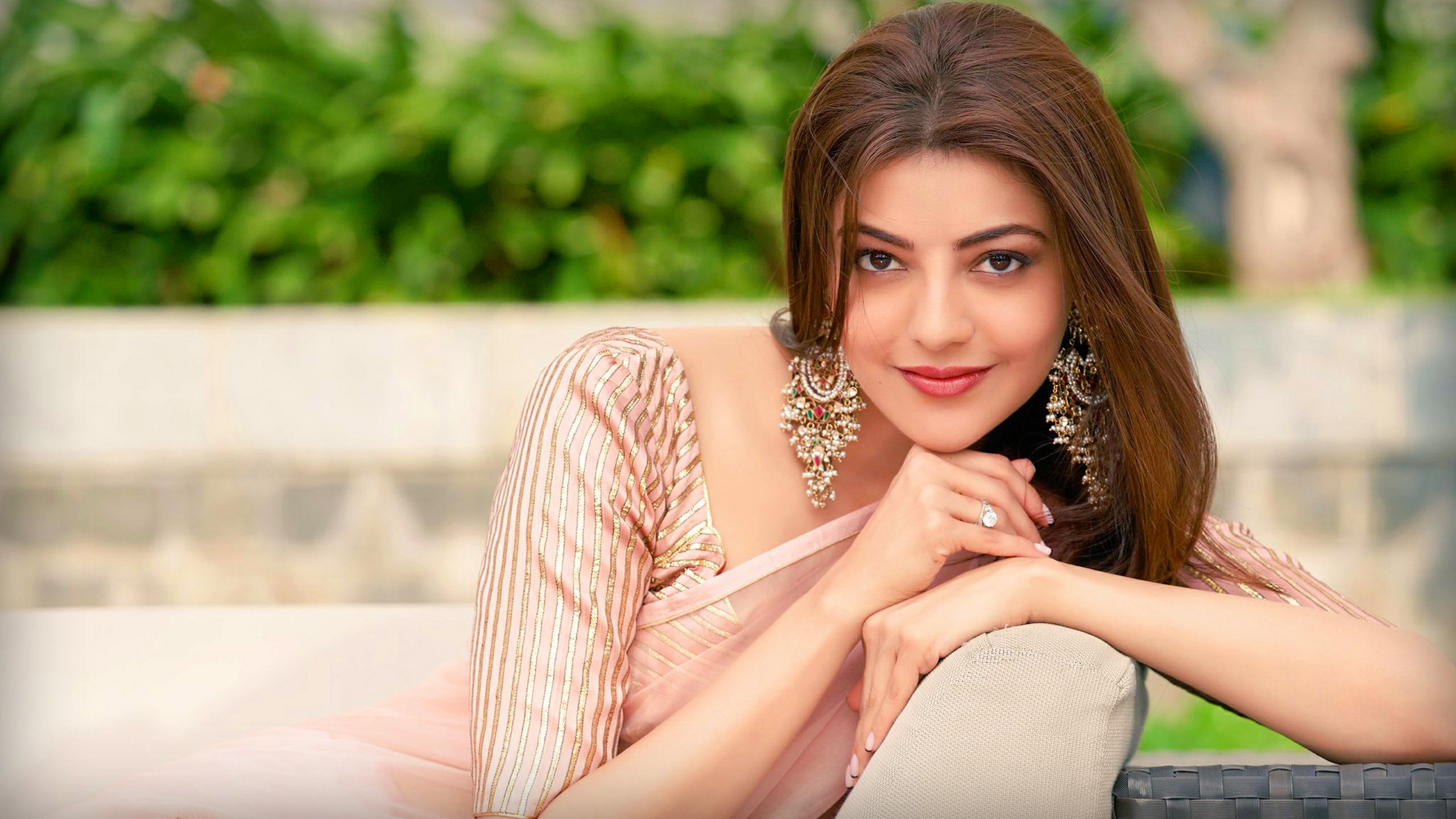 Elegant Kajal Aggarwal Smiling in Traditional Attire HD Wallpaper