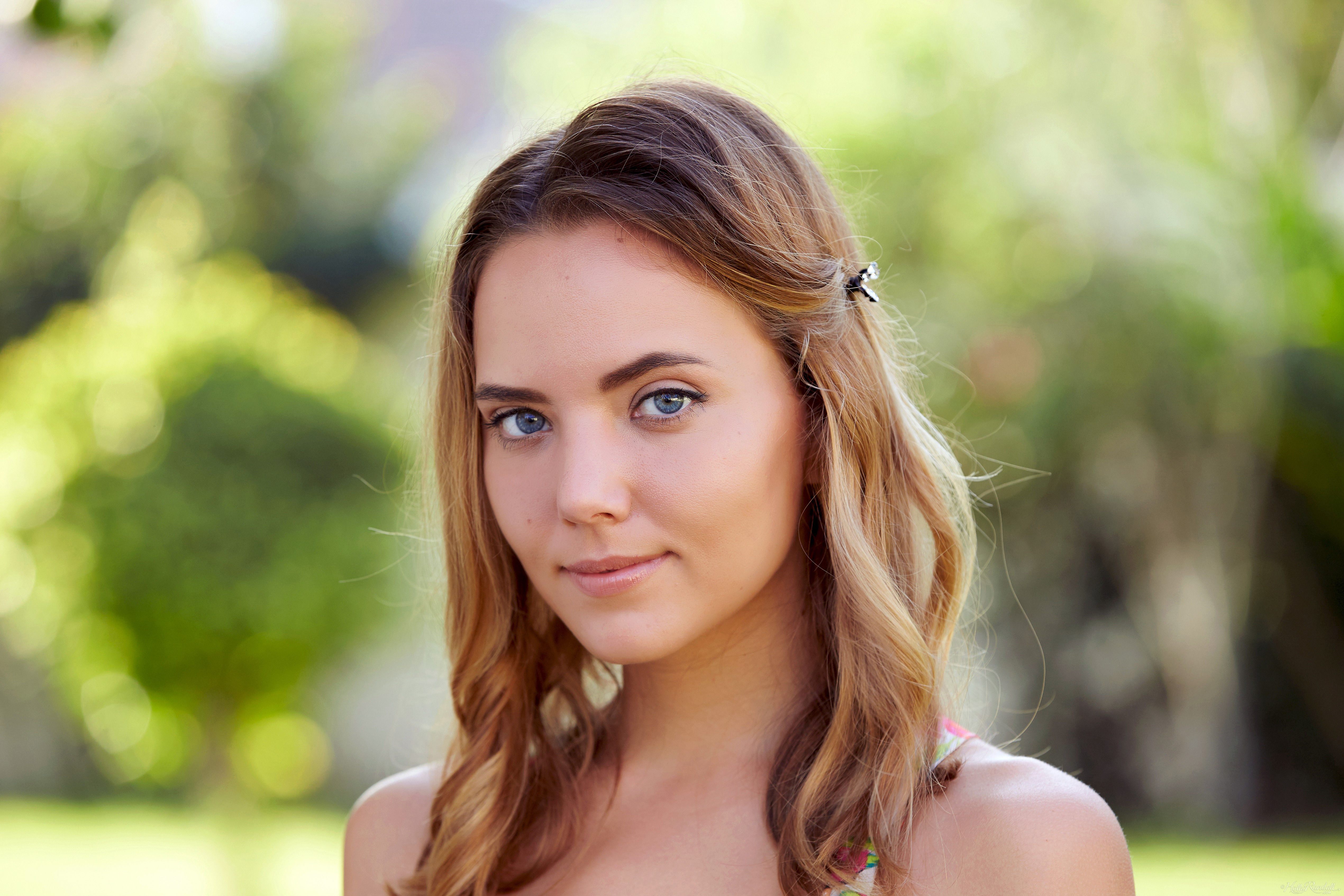Katya Clover with Blue Eyes Outdoors HD Wallpaper