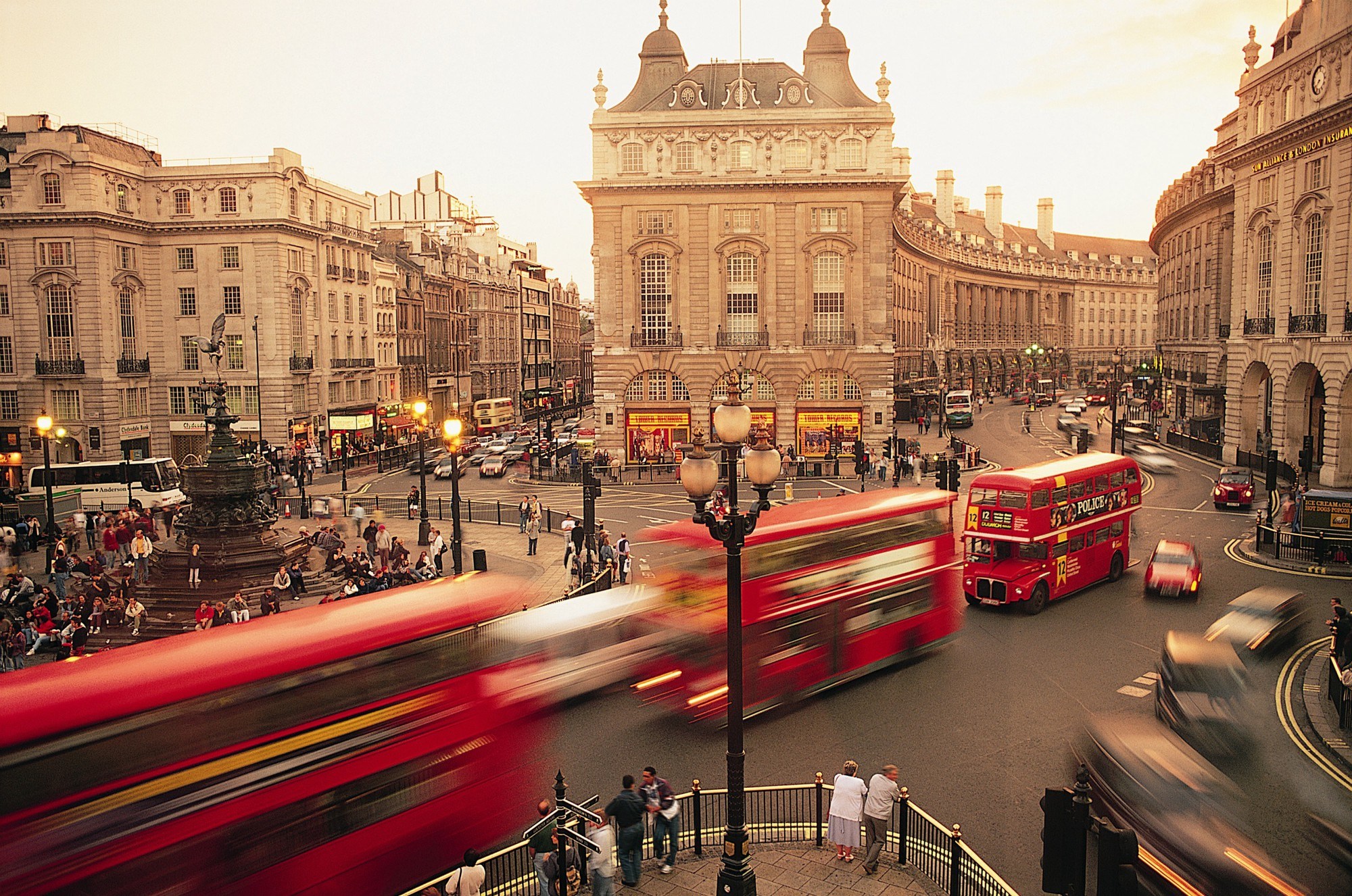 Piccadilly Circus London with Red Double-Decker Buses HD Wallpaper