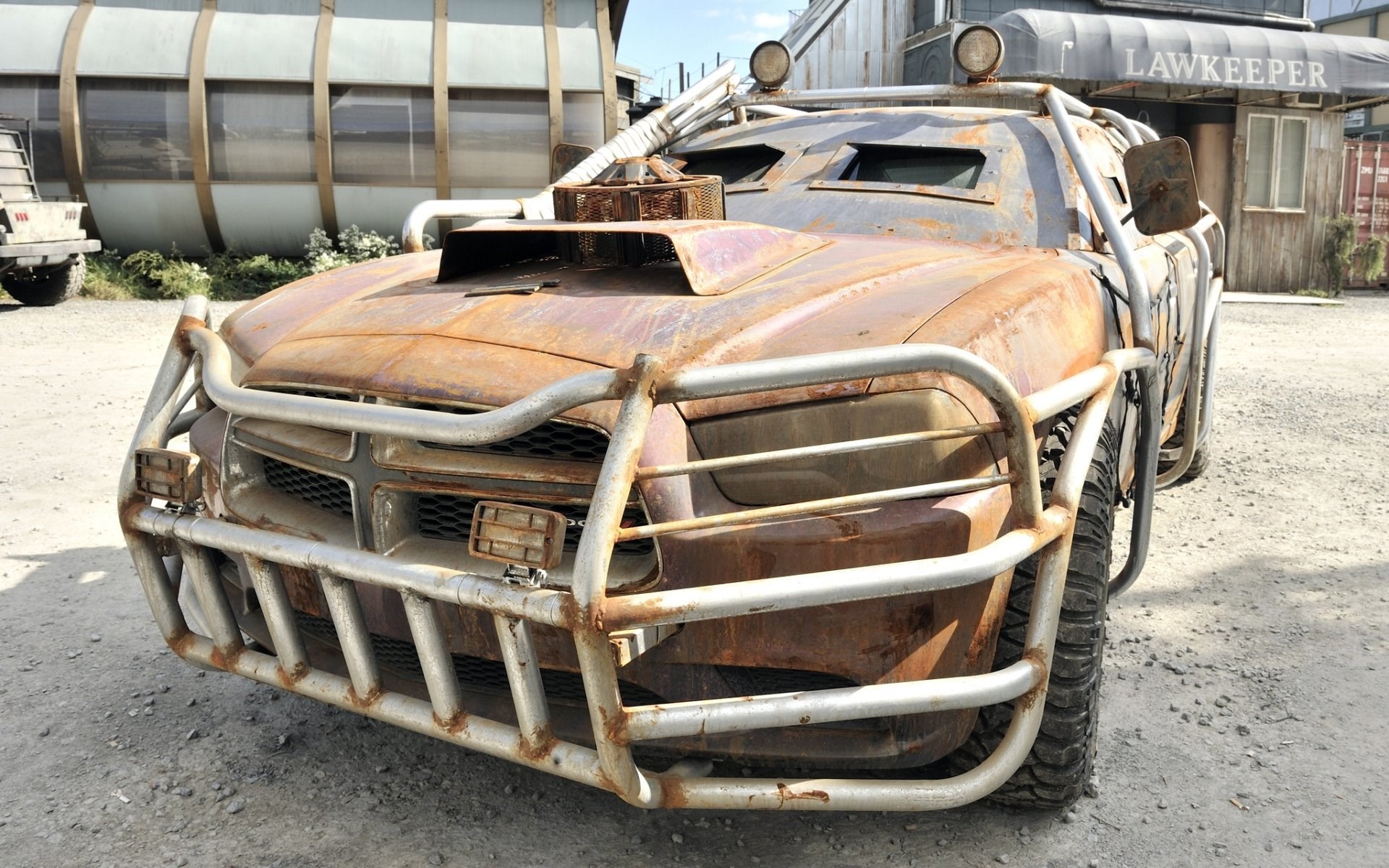 Post-apocalyptic car with "Lawkeeper" building HD Wallpaper