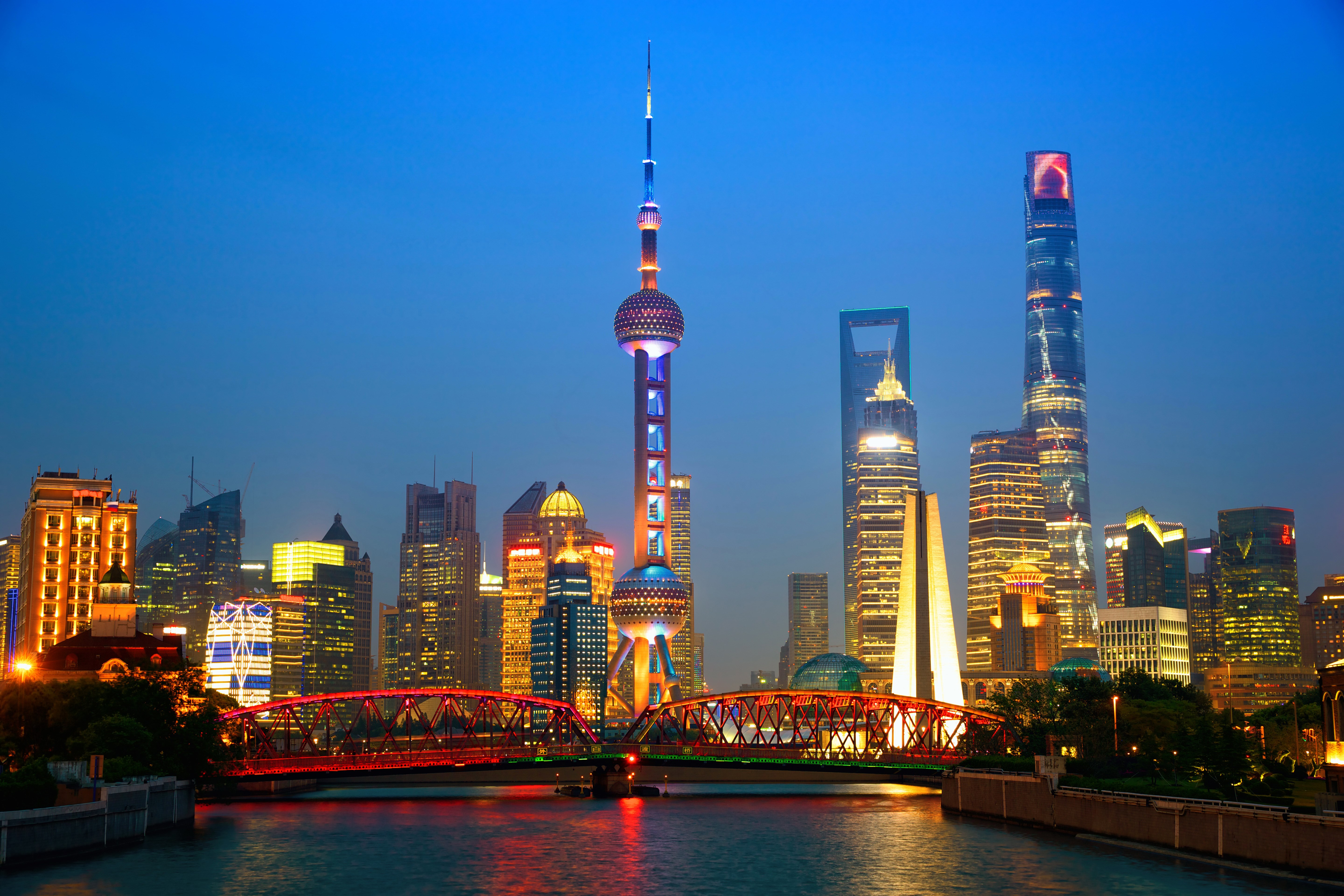 Shanghai skyline with Oriental Pearl Tower and bridge HD Wallpaper