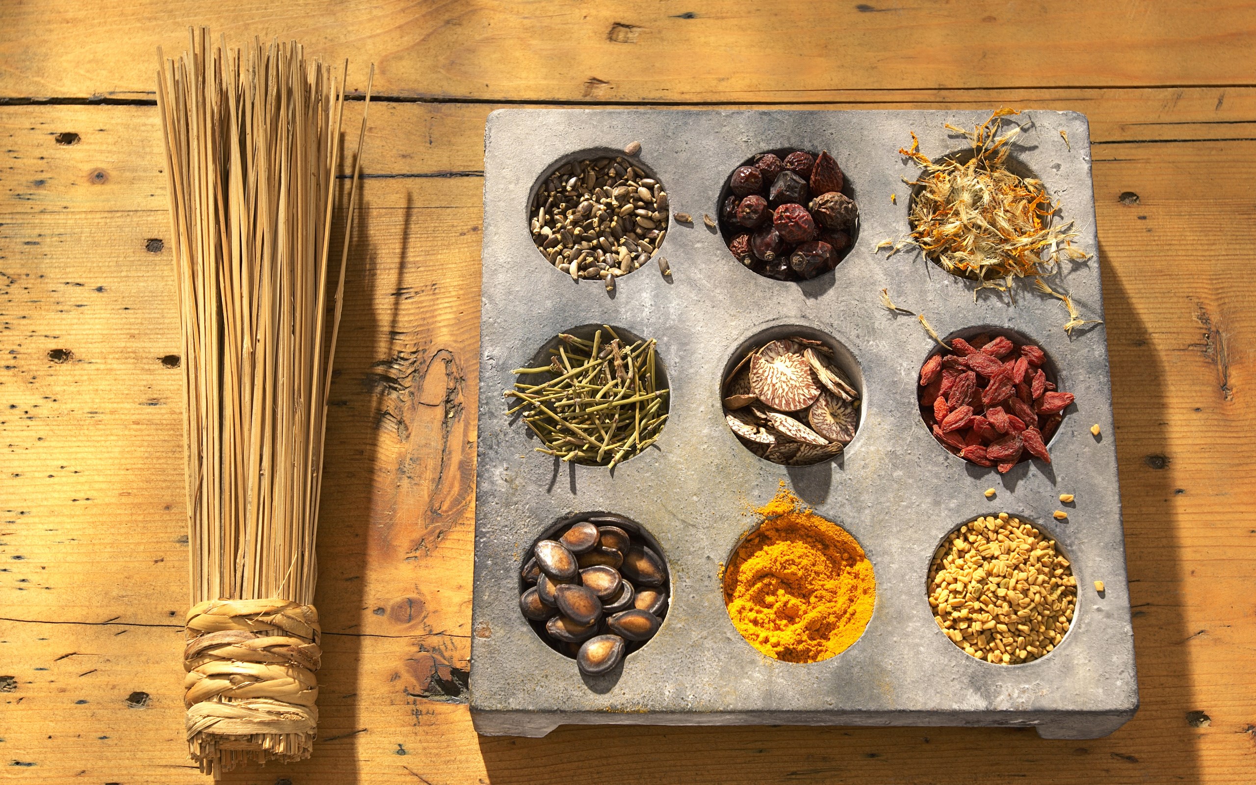 Herbs and spices in a tray with dried reeds HD Wallpaper