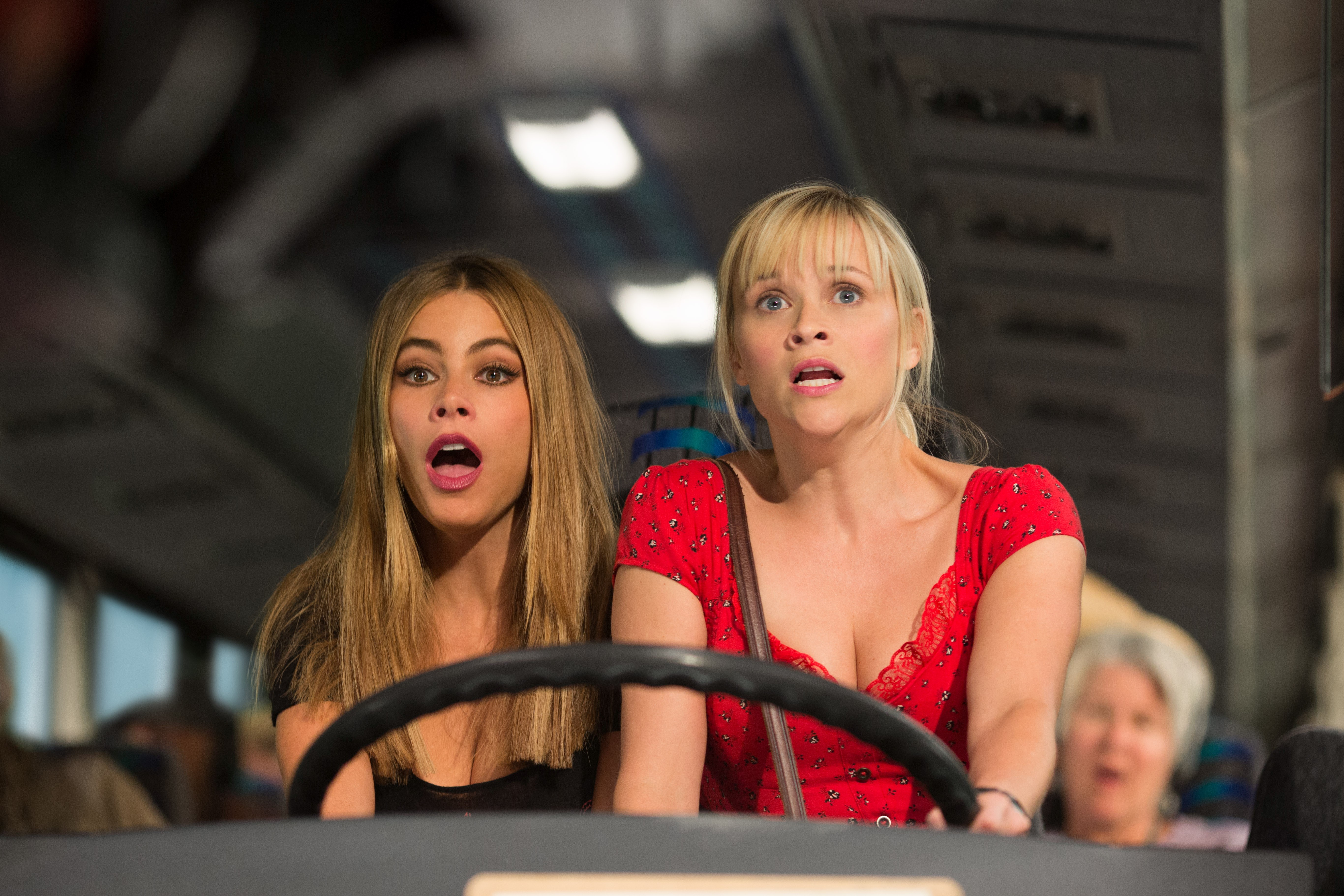 Sofia Vergara and Reese Witherspoon in Hot Pursuit HD Wallpaper