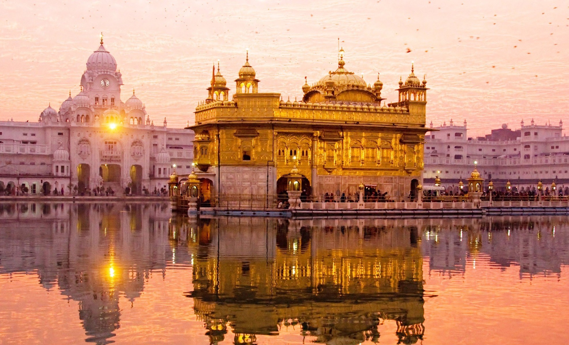Golden Temple and Akal Takht reflected in water HD Wallpaper