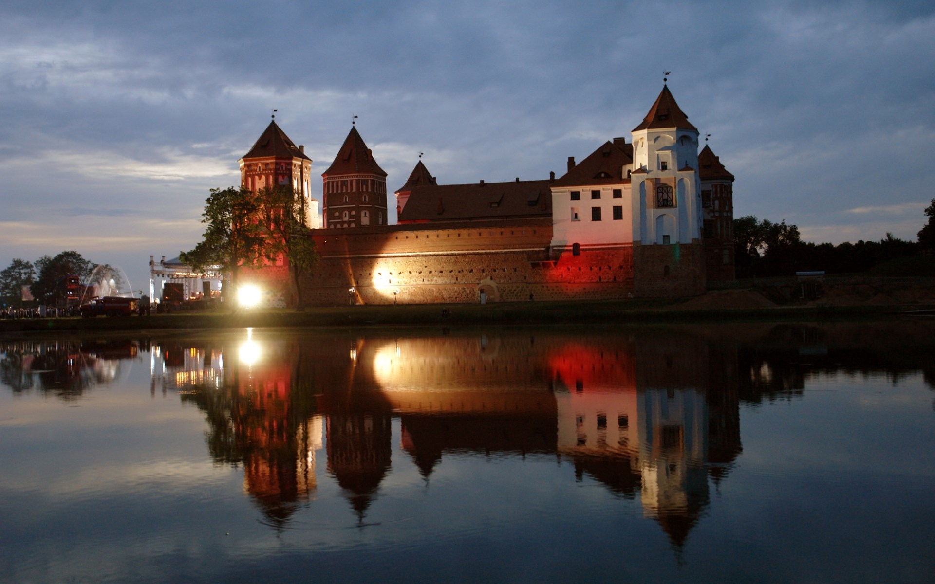 Mir Castle illuminated at night with reflection in water HD Wallpaper