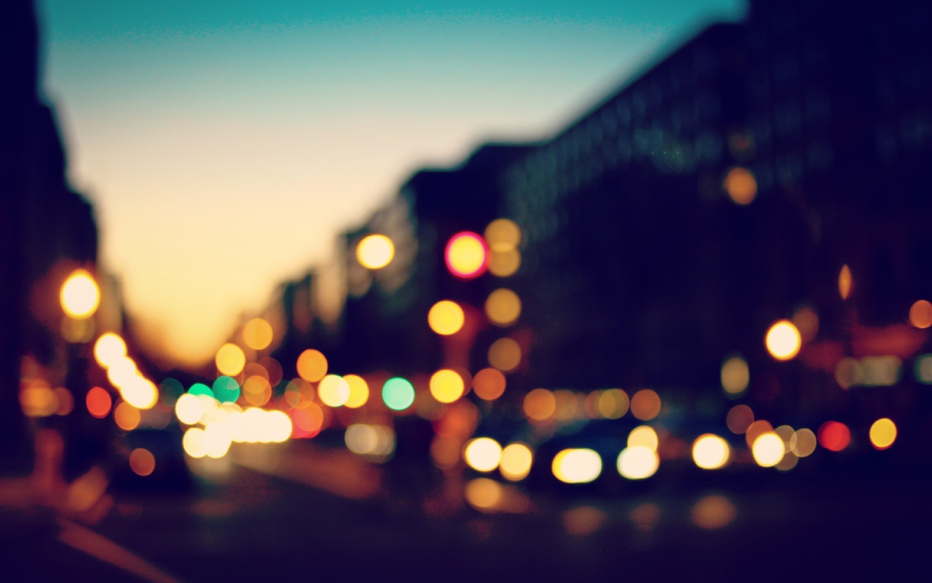 City street lights at dusk HD Wallpaper