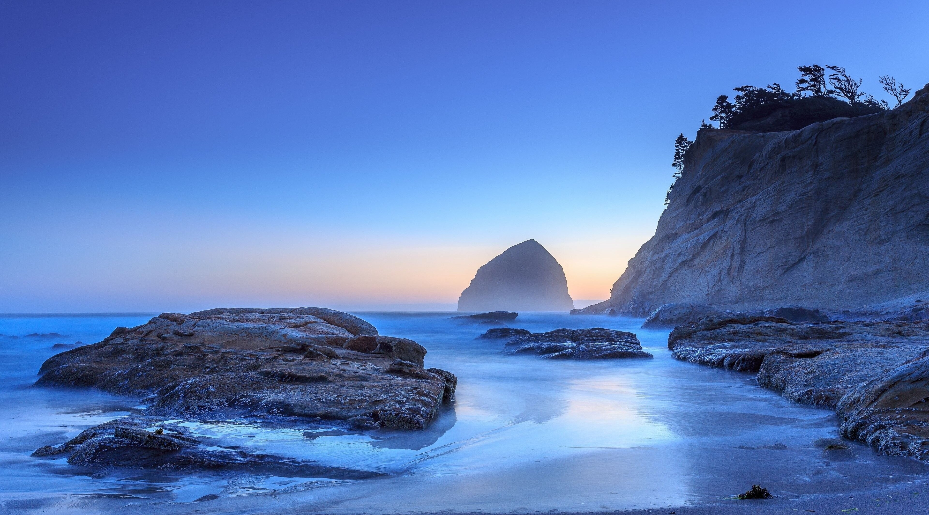 Oregon Coast at Dusk with Haystack Rock HD Wallpaper