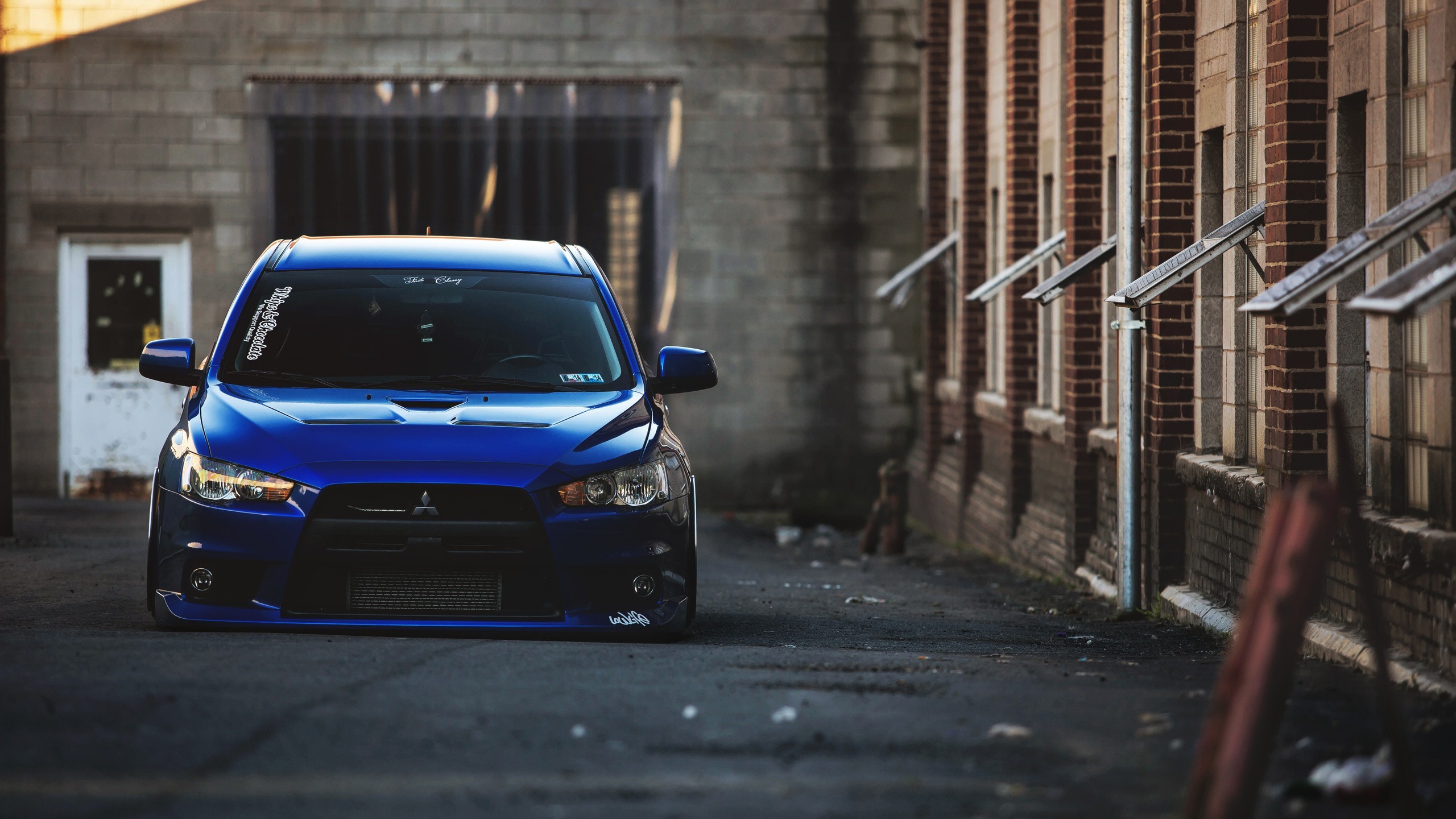 Blue Mitsubishi Lancer Evo X parked in alley HD Wallpaper