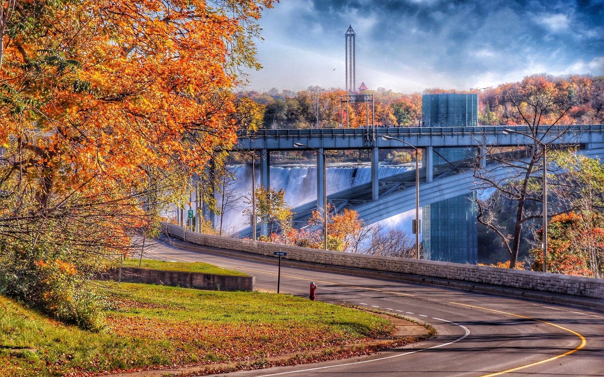 Autumn Road Near Niagara Falls Bridge HD Wallpaper