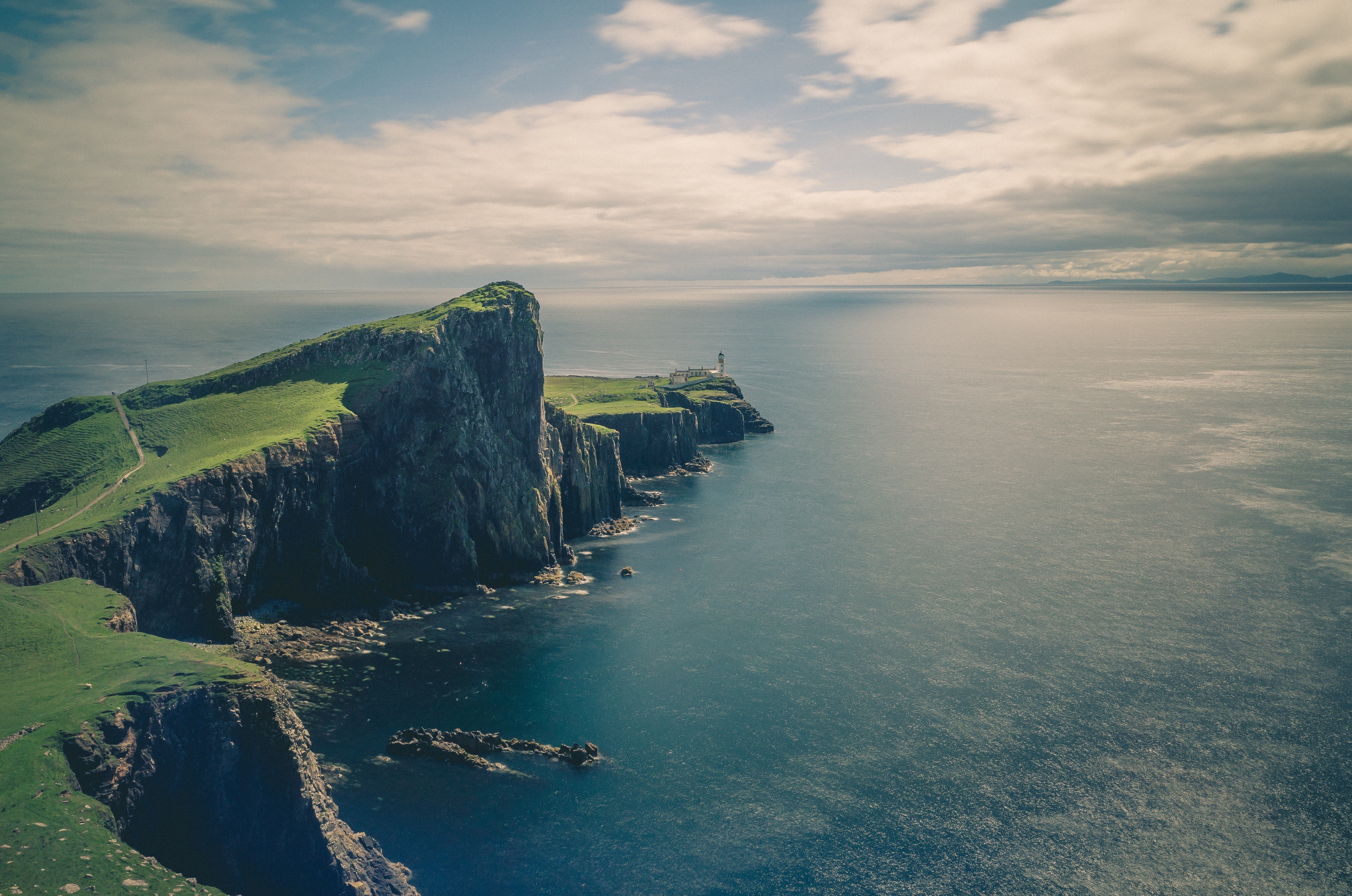 Cliffside Lighthouse Overlooking the Ocean HD Wallpaper
