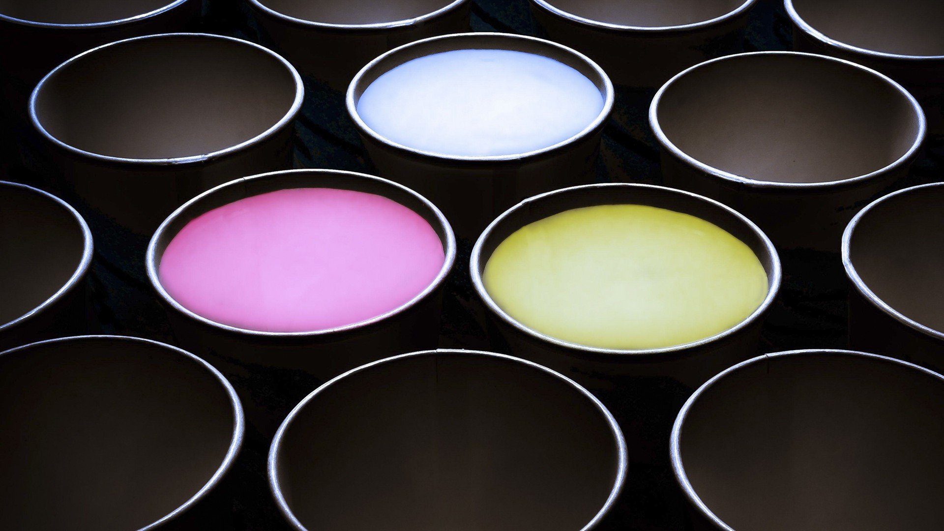 Bowls with colorful liquids and empty bowls HD Wallpaper