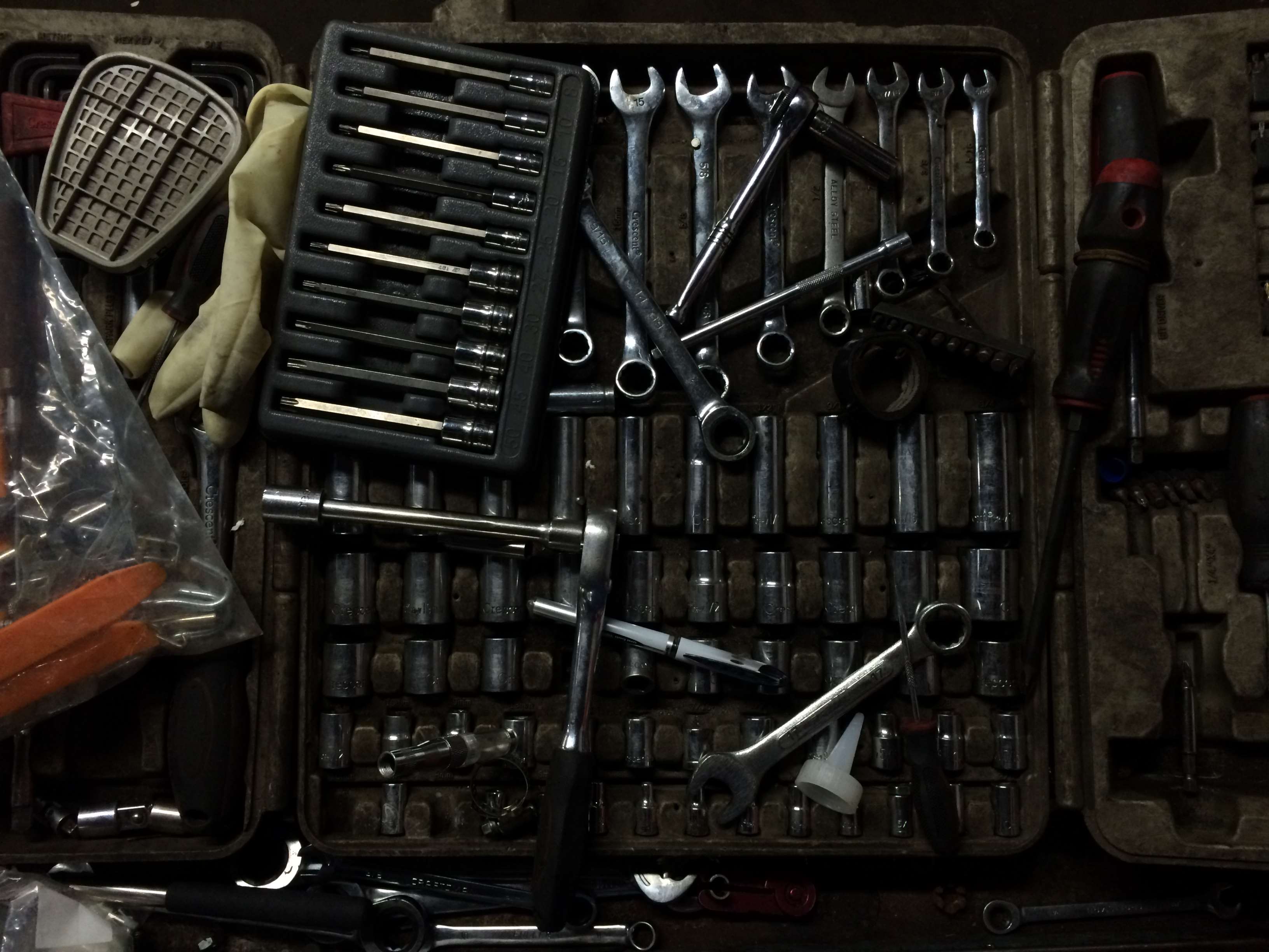 Toolbox with sockets and wrenches HD Wallpaper