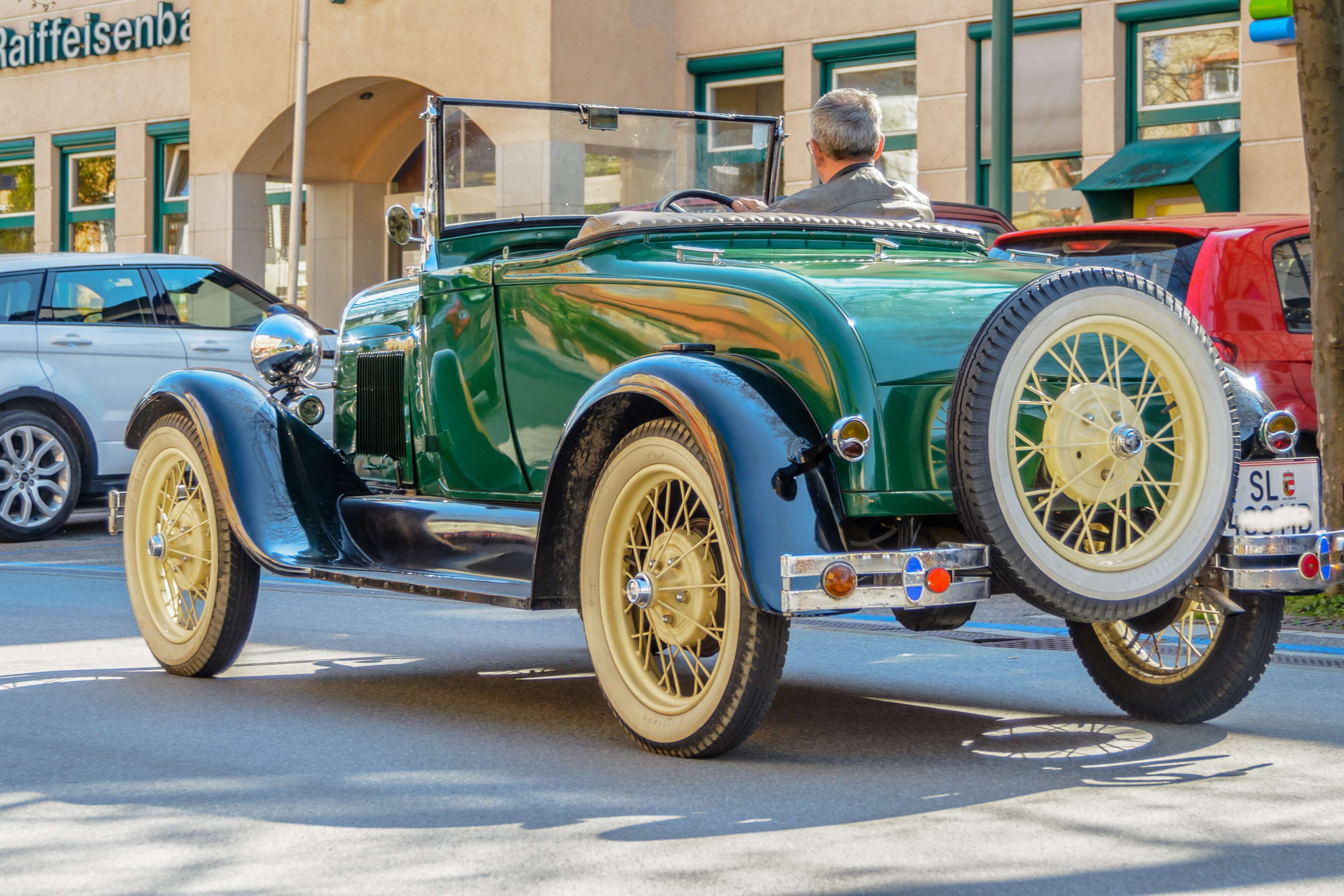 Green classic convertible car with spare tire HD Wallpaper
