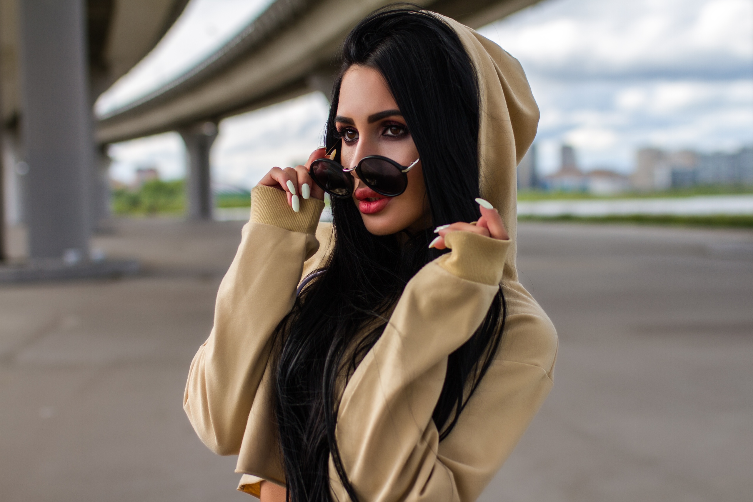 Woman in sunglasses and hood HD Wallpaper