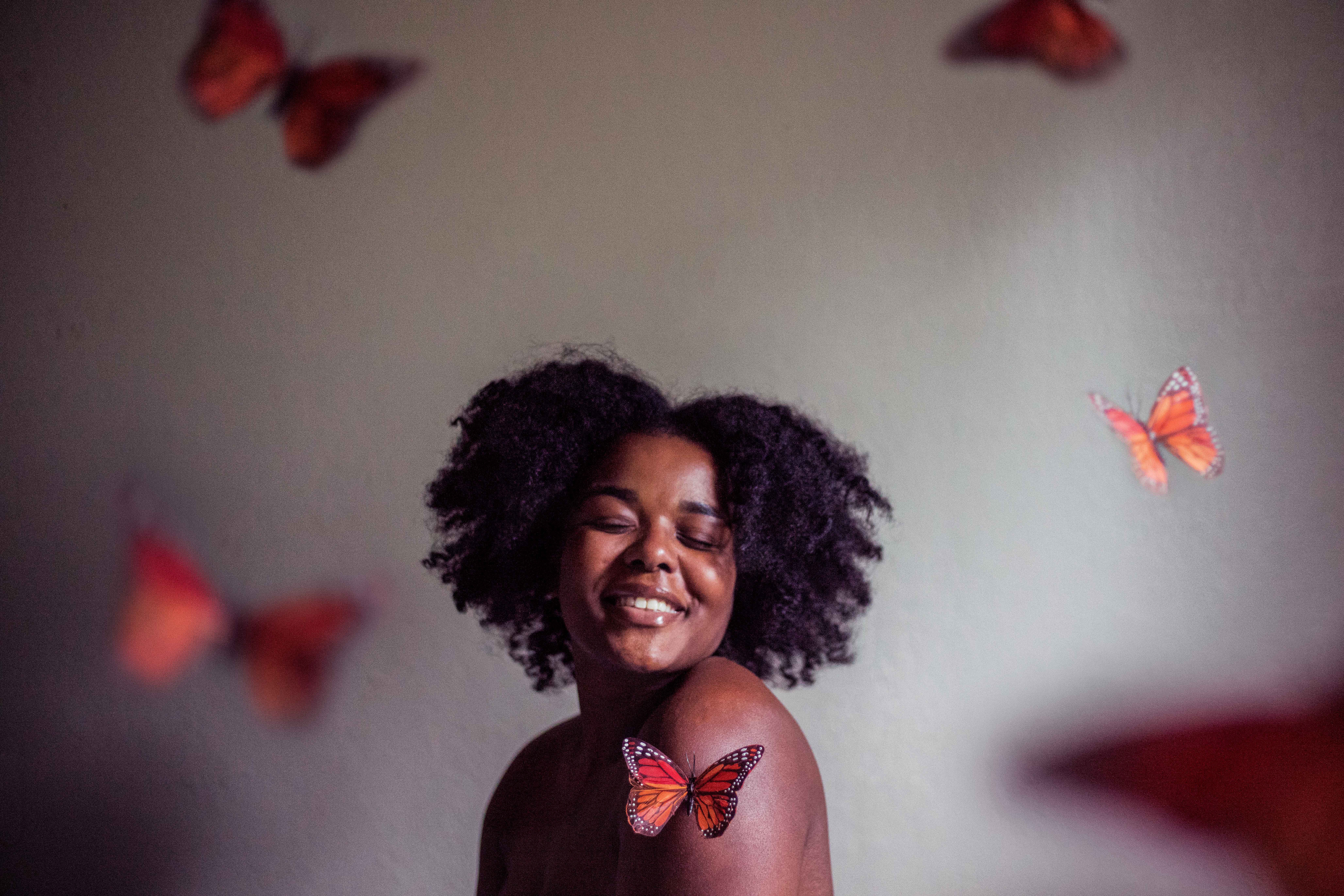 Woman with afro and butterflies HD Wallpaper