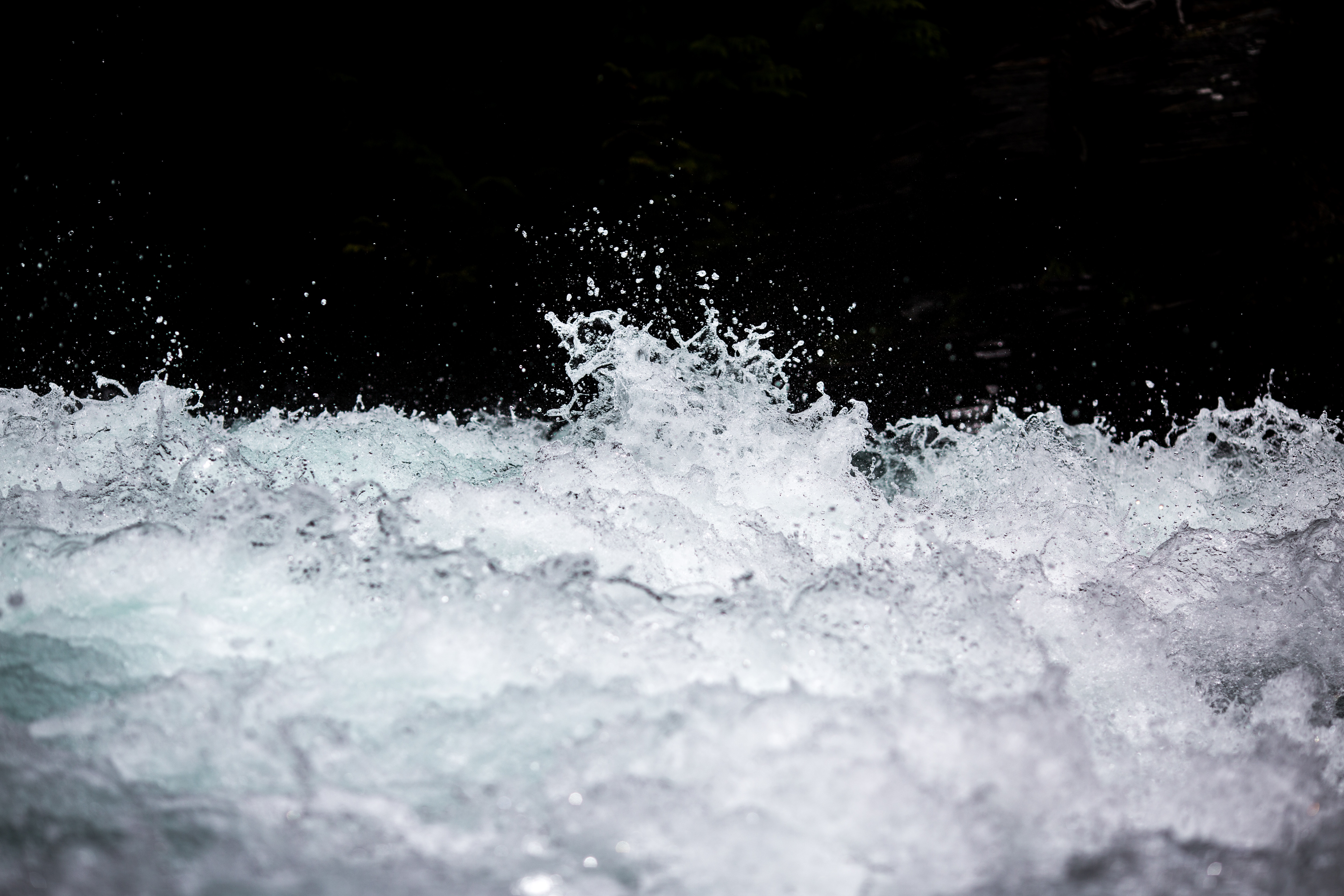Close-up of water splashing against a dark background HD Wallpaper