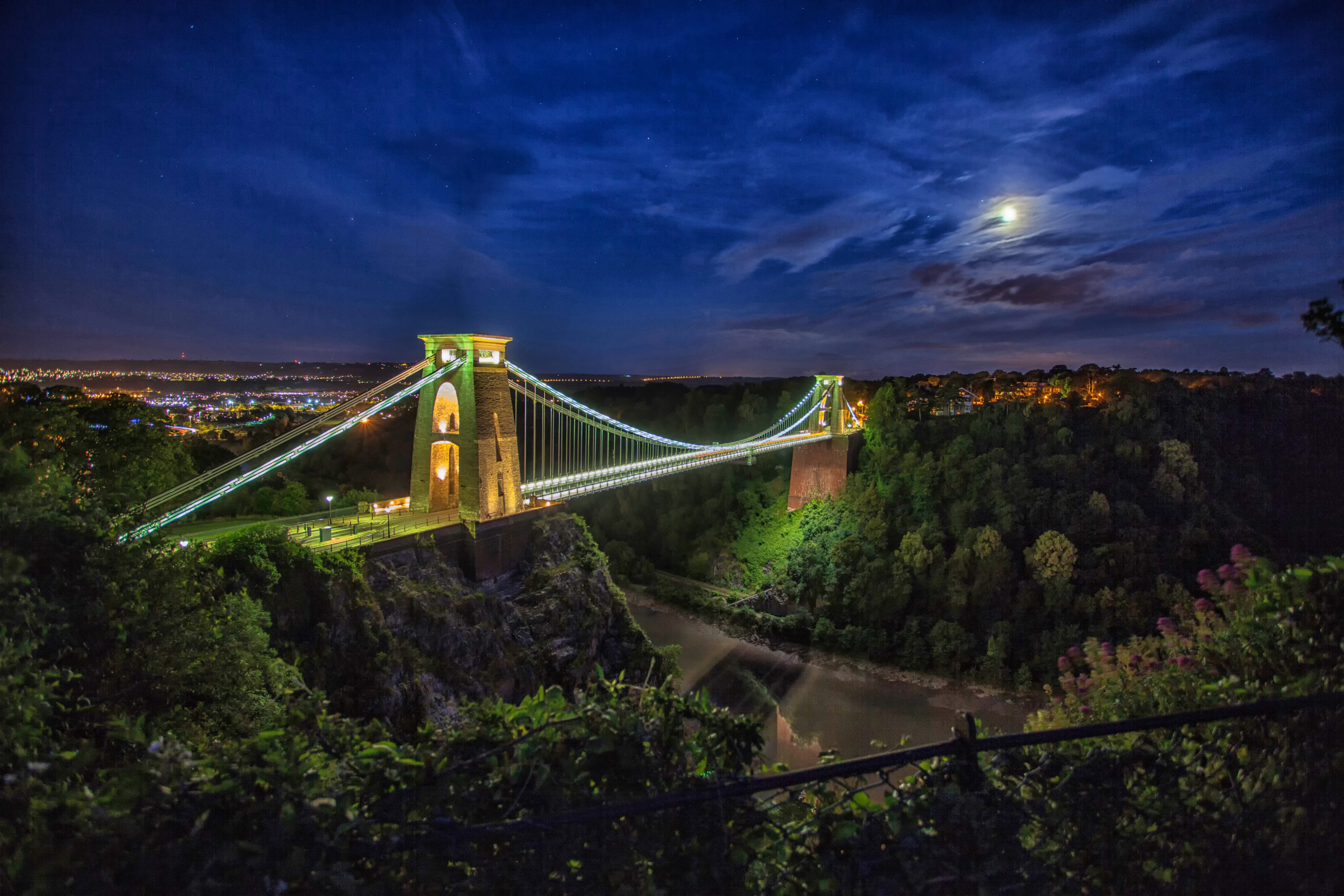 Clifton Suspension Bridge at Night HD Wallpaper