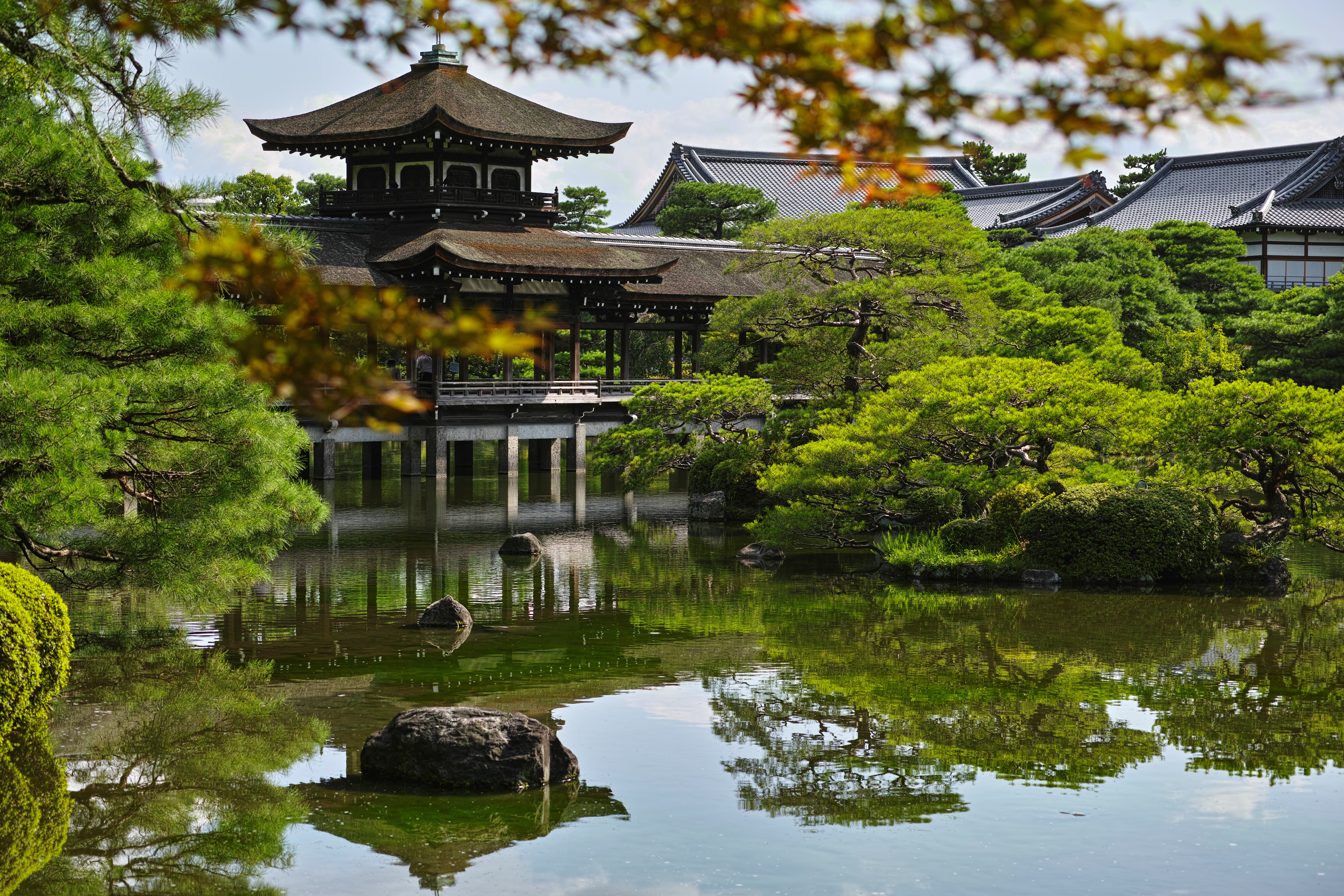 Kyoto Japanese Garden with Pagoda and Pond HD Wallpaper