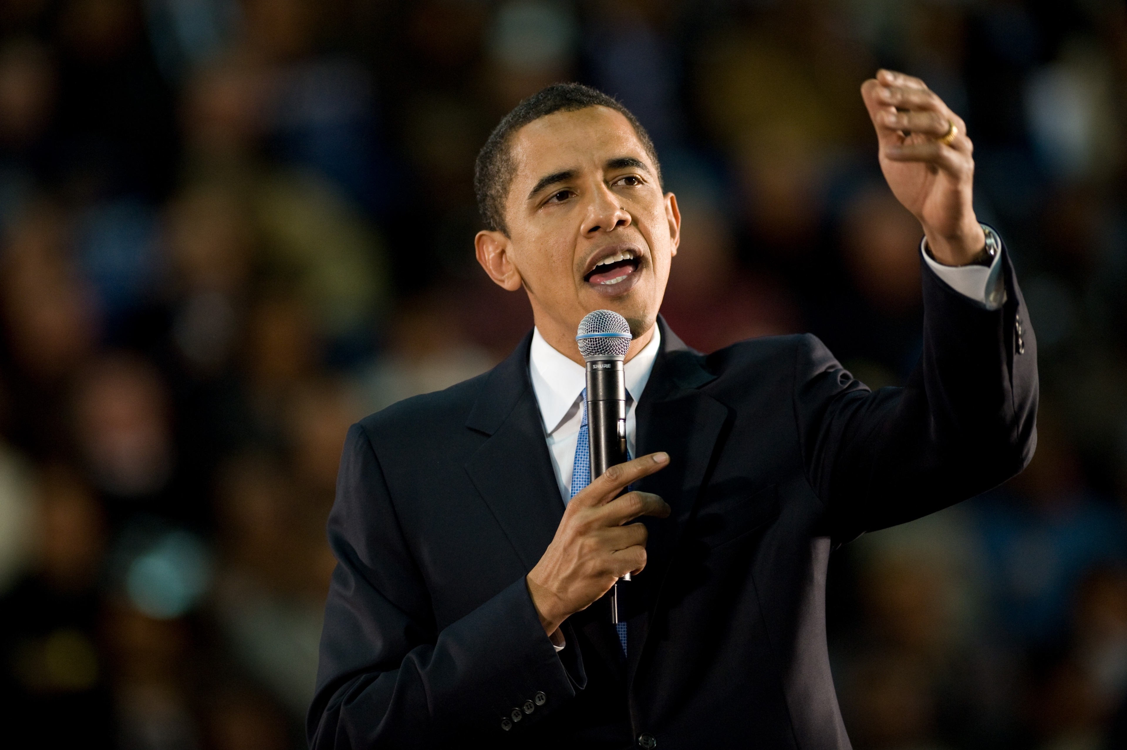 Barack Obama speaking at a rally HD Wallpaper