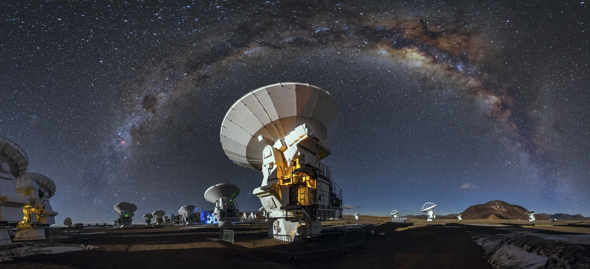 ALMA Observatory under the Milky Way in Atacama Desert, Chile HD Wallpaper