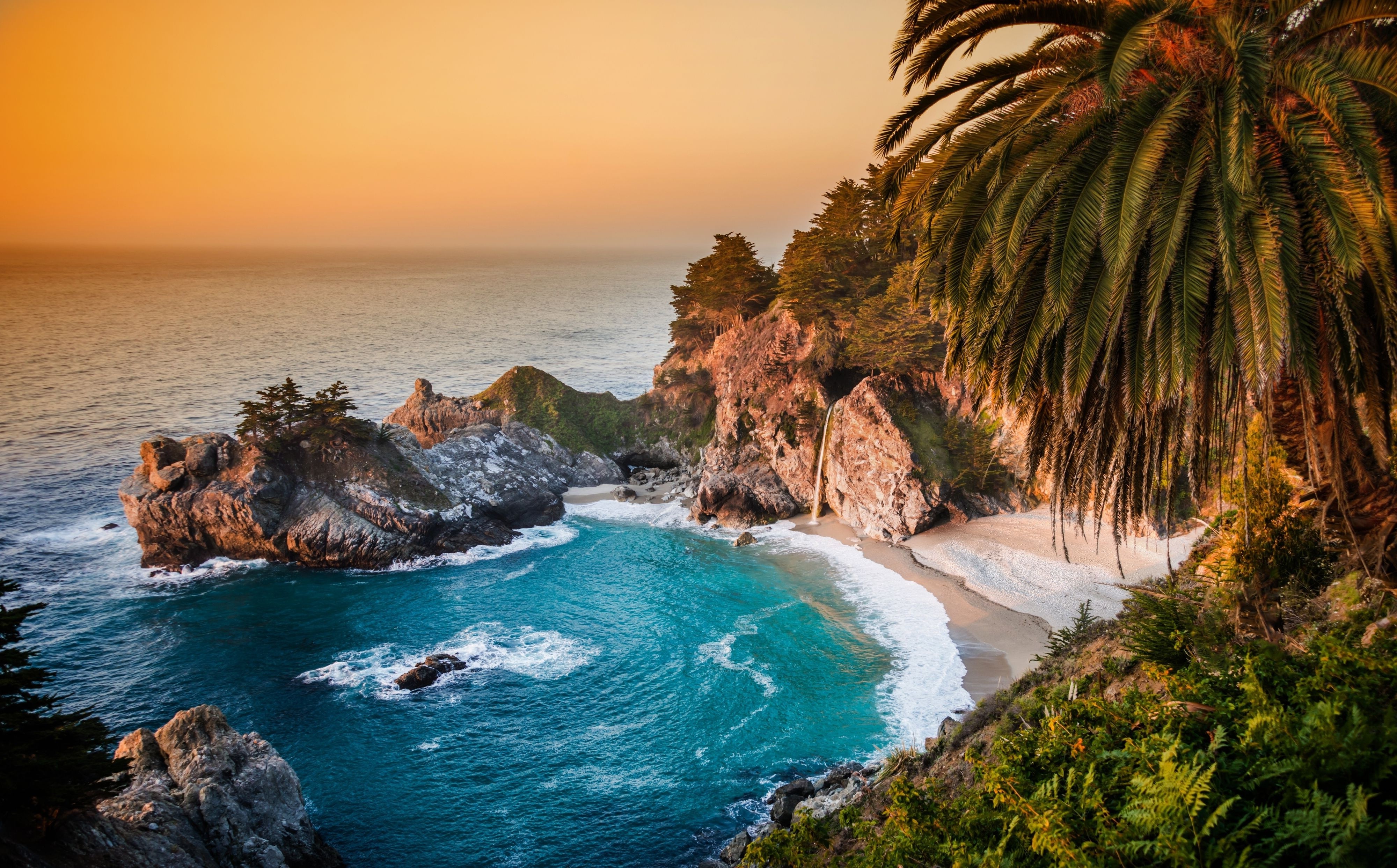 McWay Falls at Julia Pfeiffer Burns State Park, Big Sur HD Wallpaper