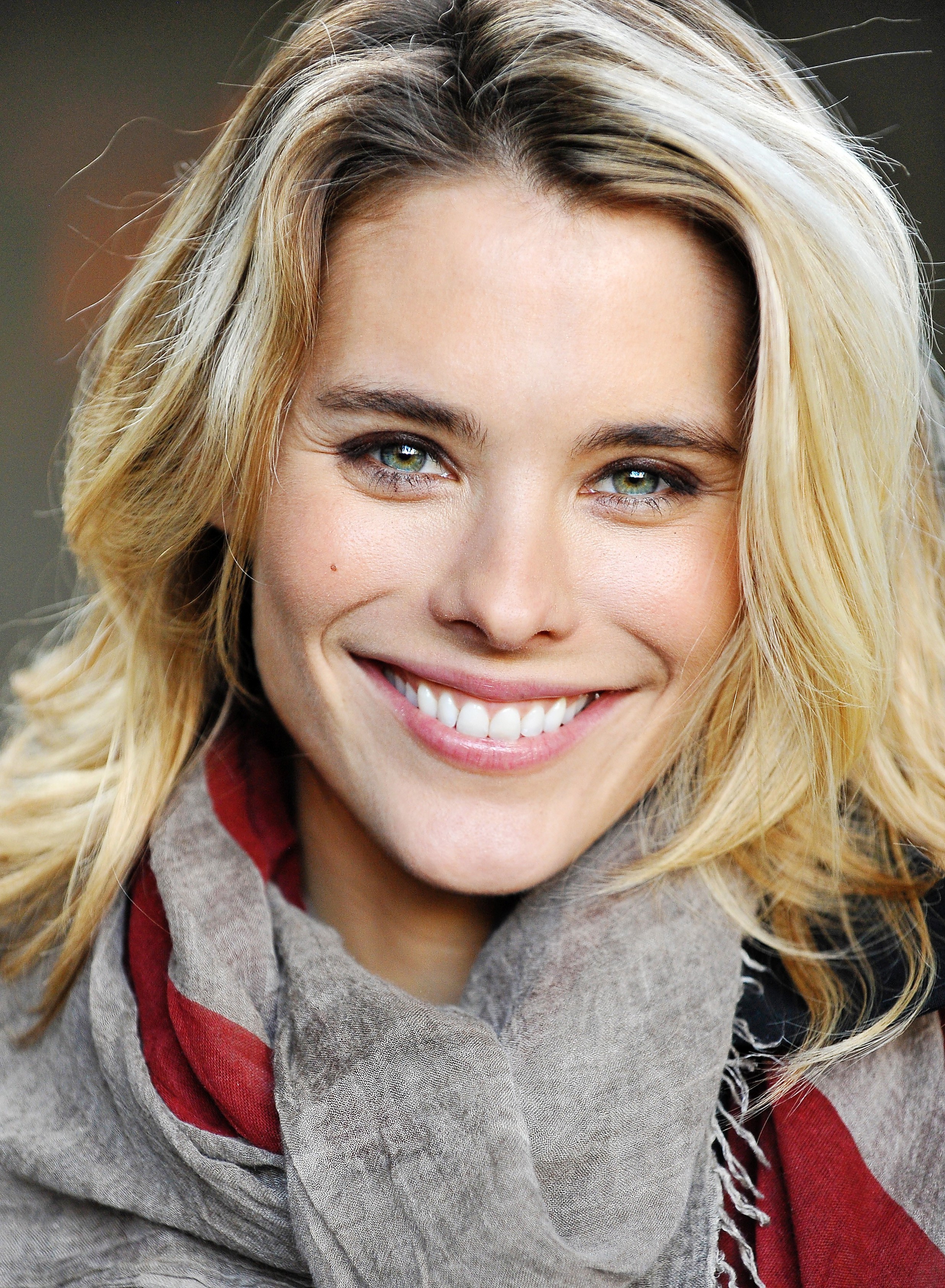 Susie Abromeit smiling with a scarf HD Wallpaper