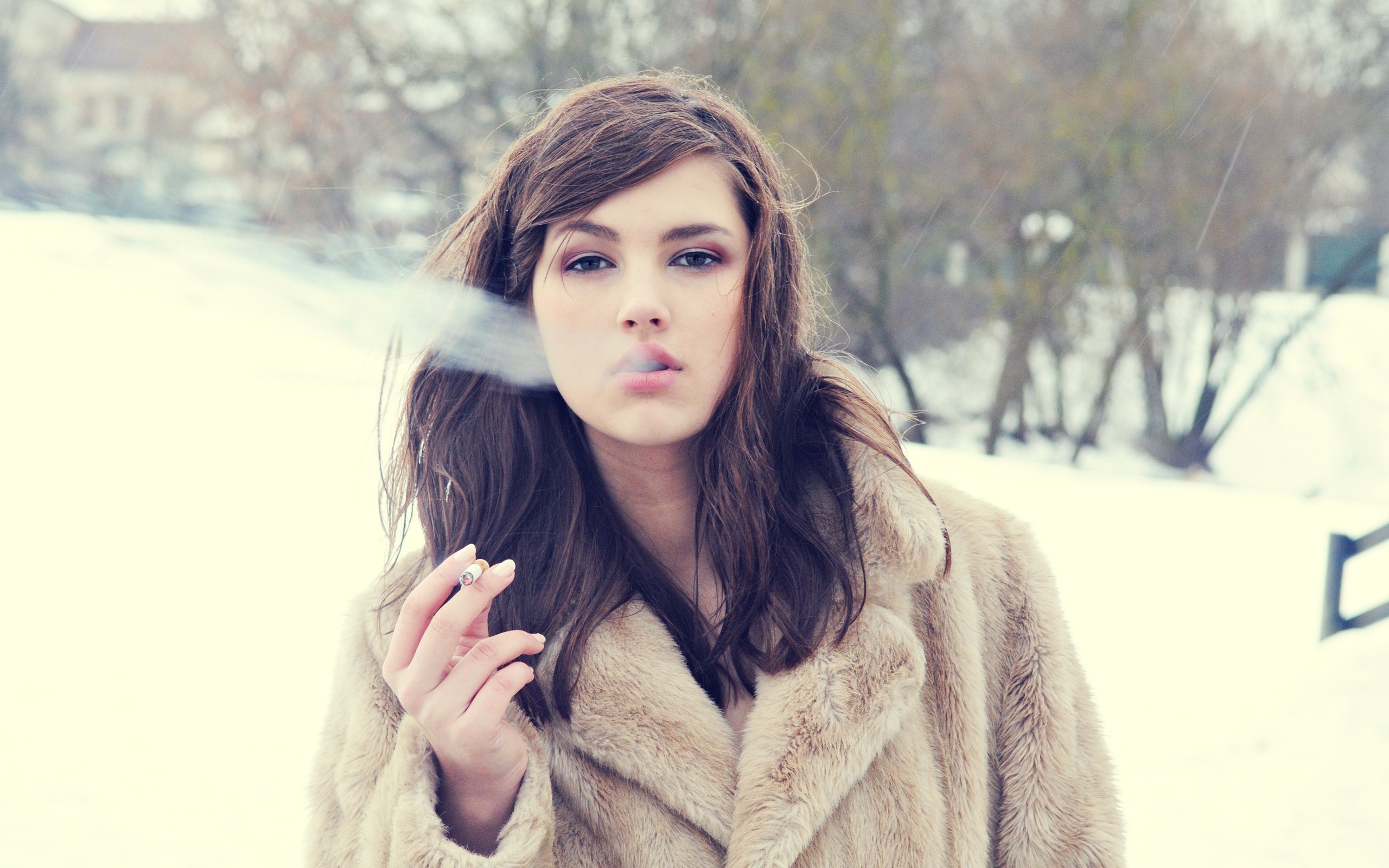 Woman in fur coat smoking in winter HD Wallpaper