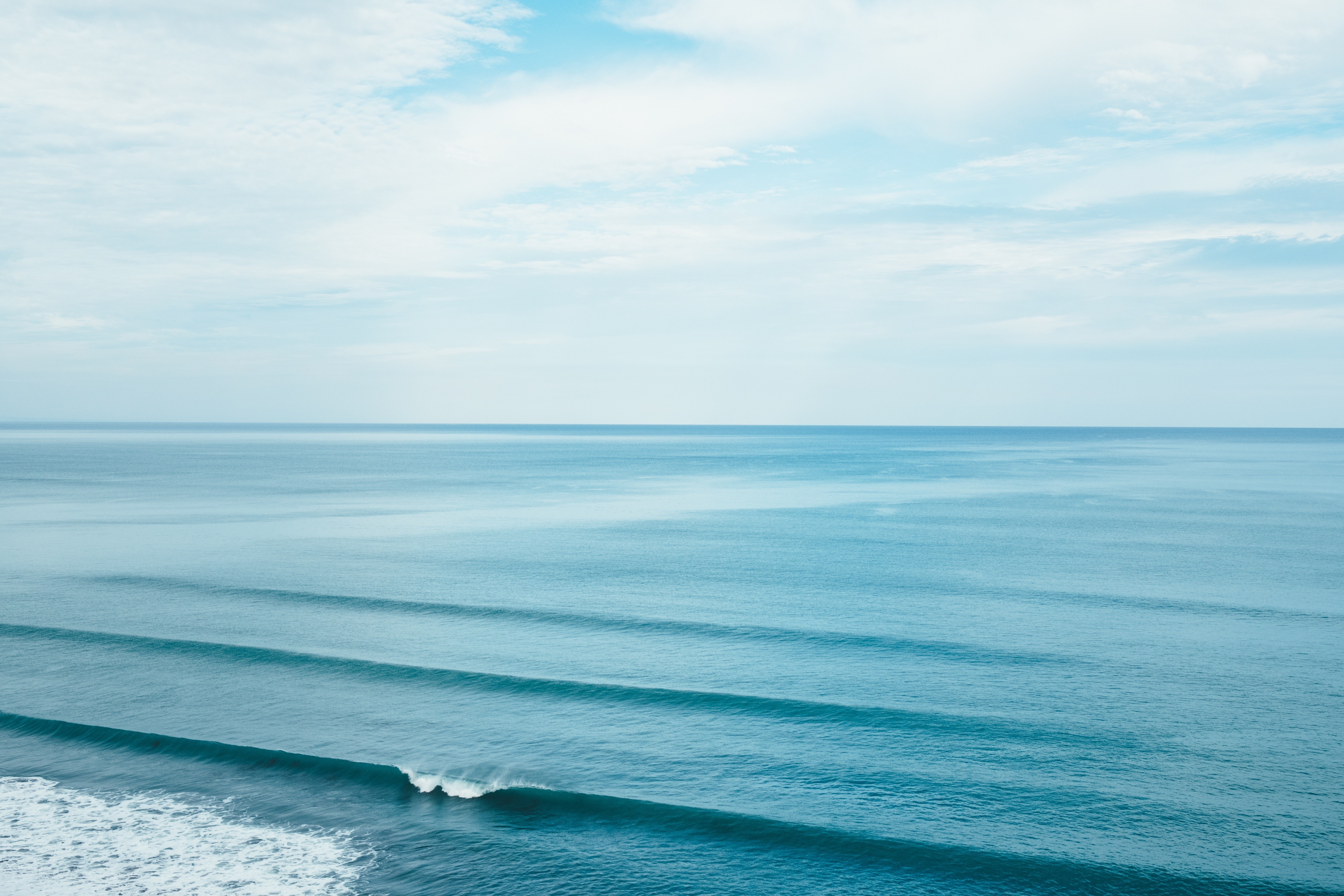 Ocean waves and sky HD Wallpaper