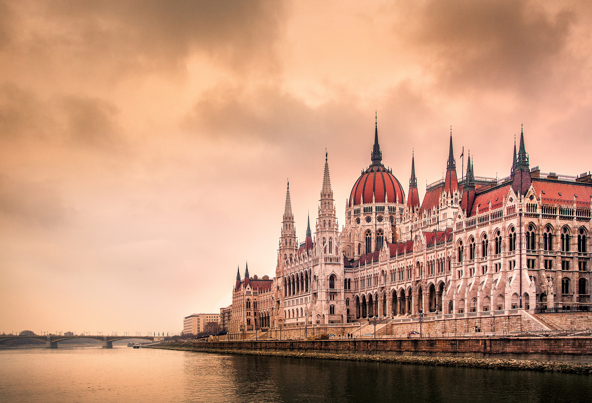 Hungarian Parliament Building on the Danube River HD Wallpaper