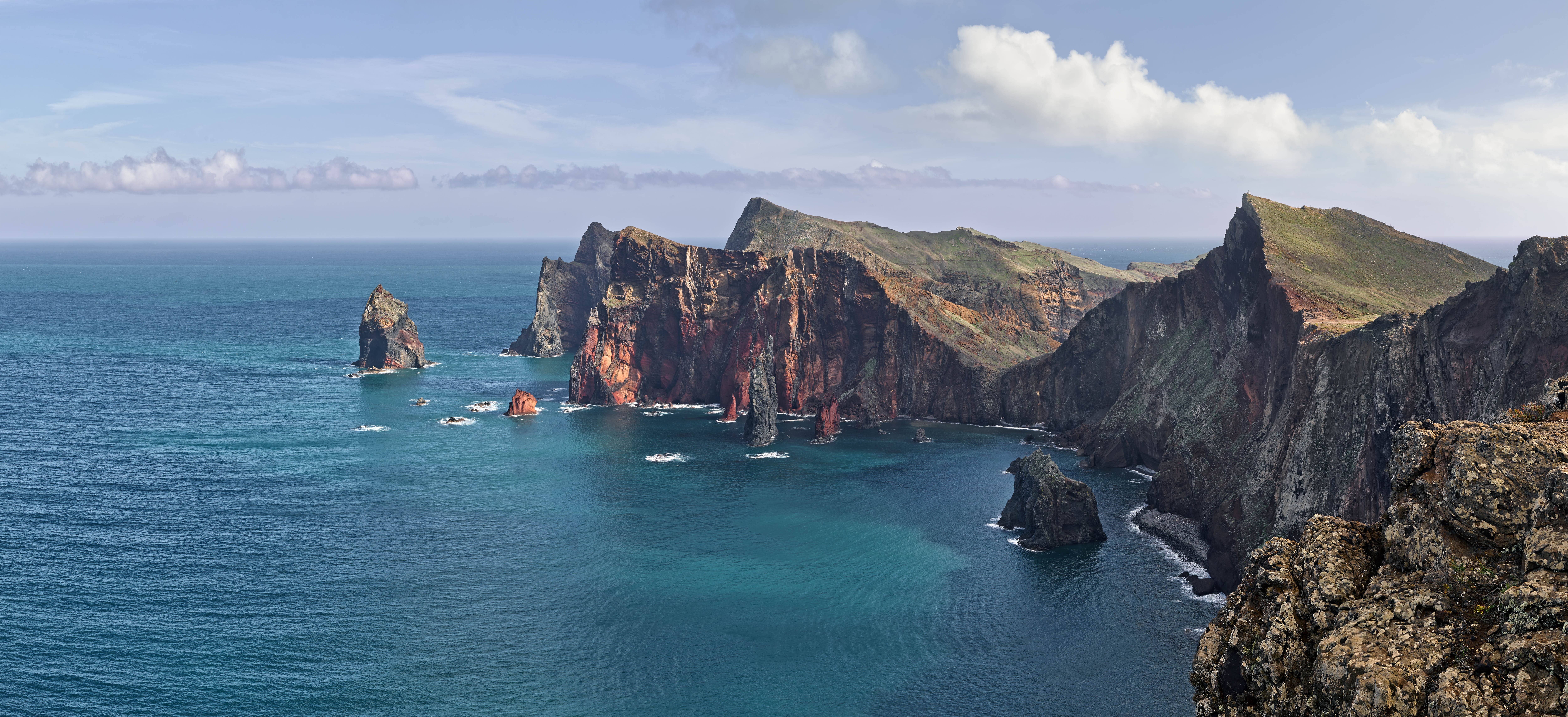 Dramatic Cliffs and Ocean View at Madeira HD Wallpaper