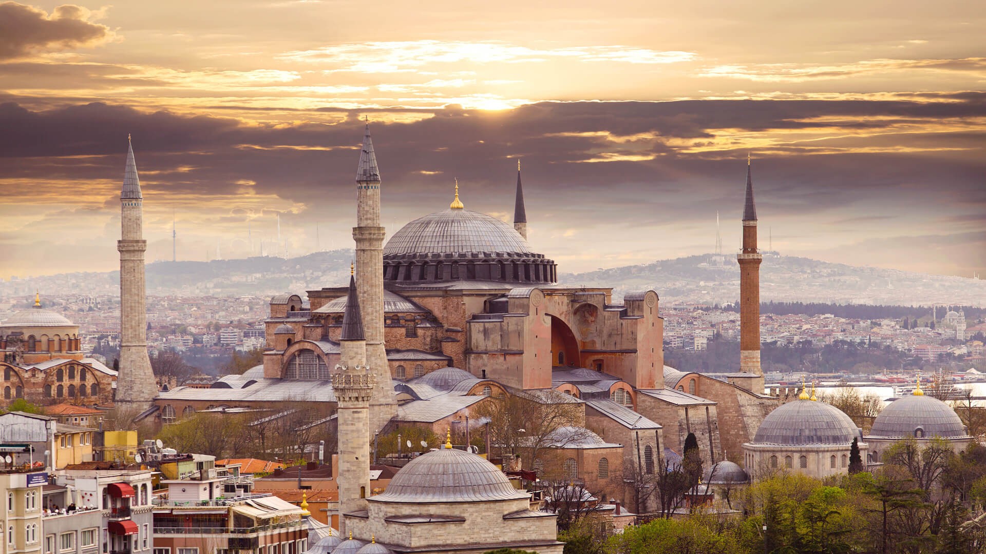 Hagia Sophia in Istanbul, Turkey at Sunset HD Wallpaper