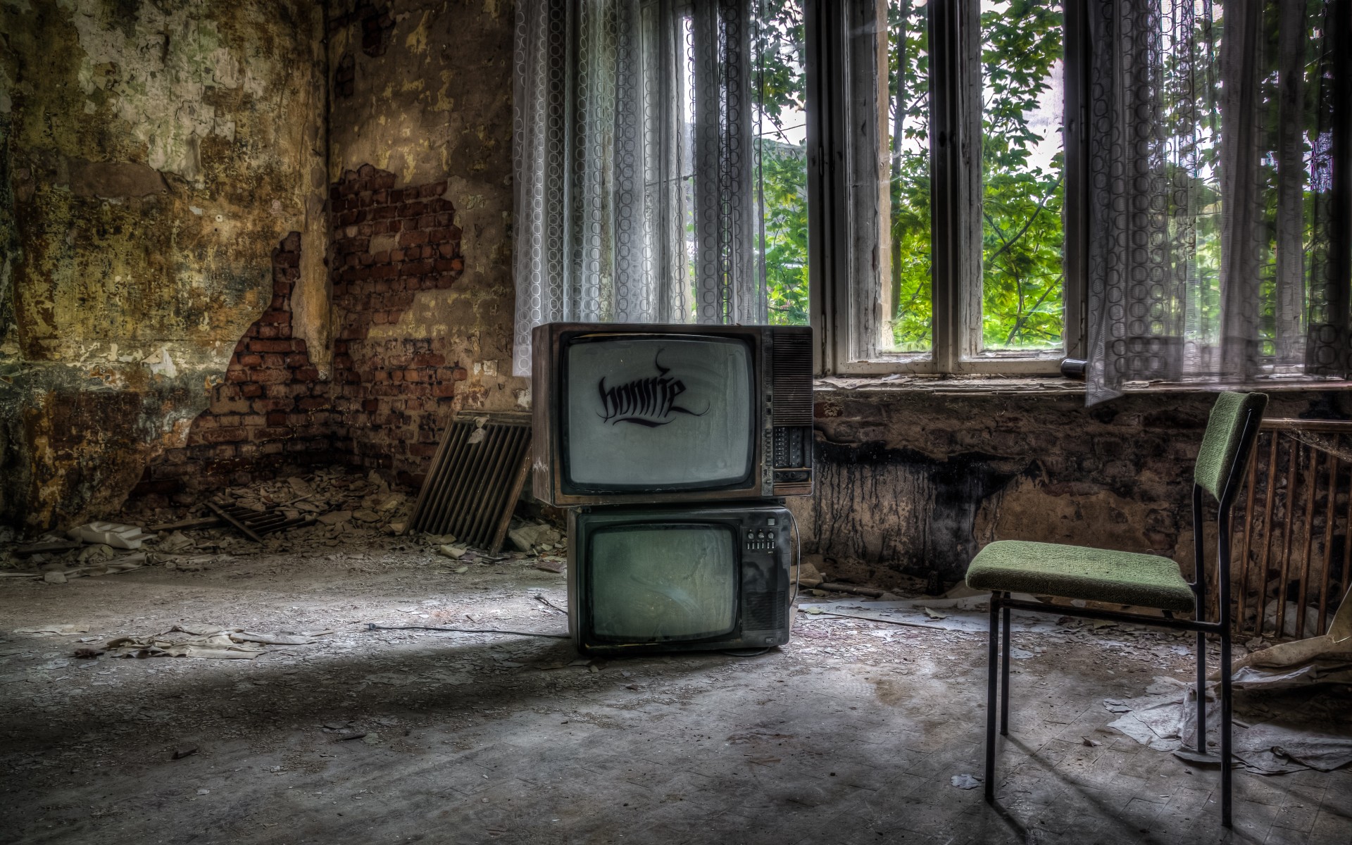 Abandoned room with old TVs and chair HD Wallpaper