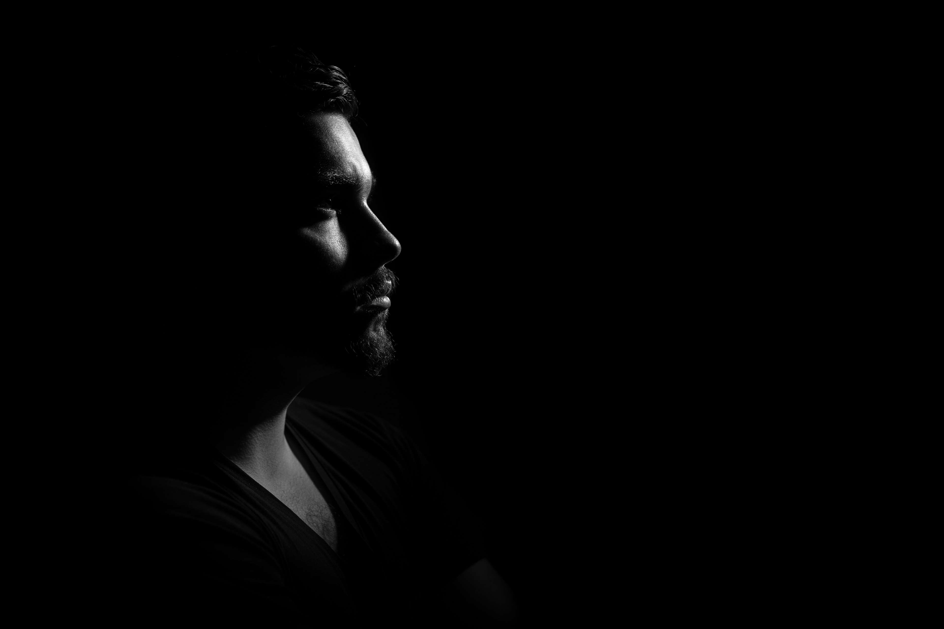 Man in profile, black and white, 4K HD Wallpaper