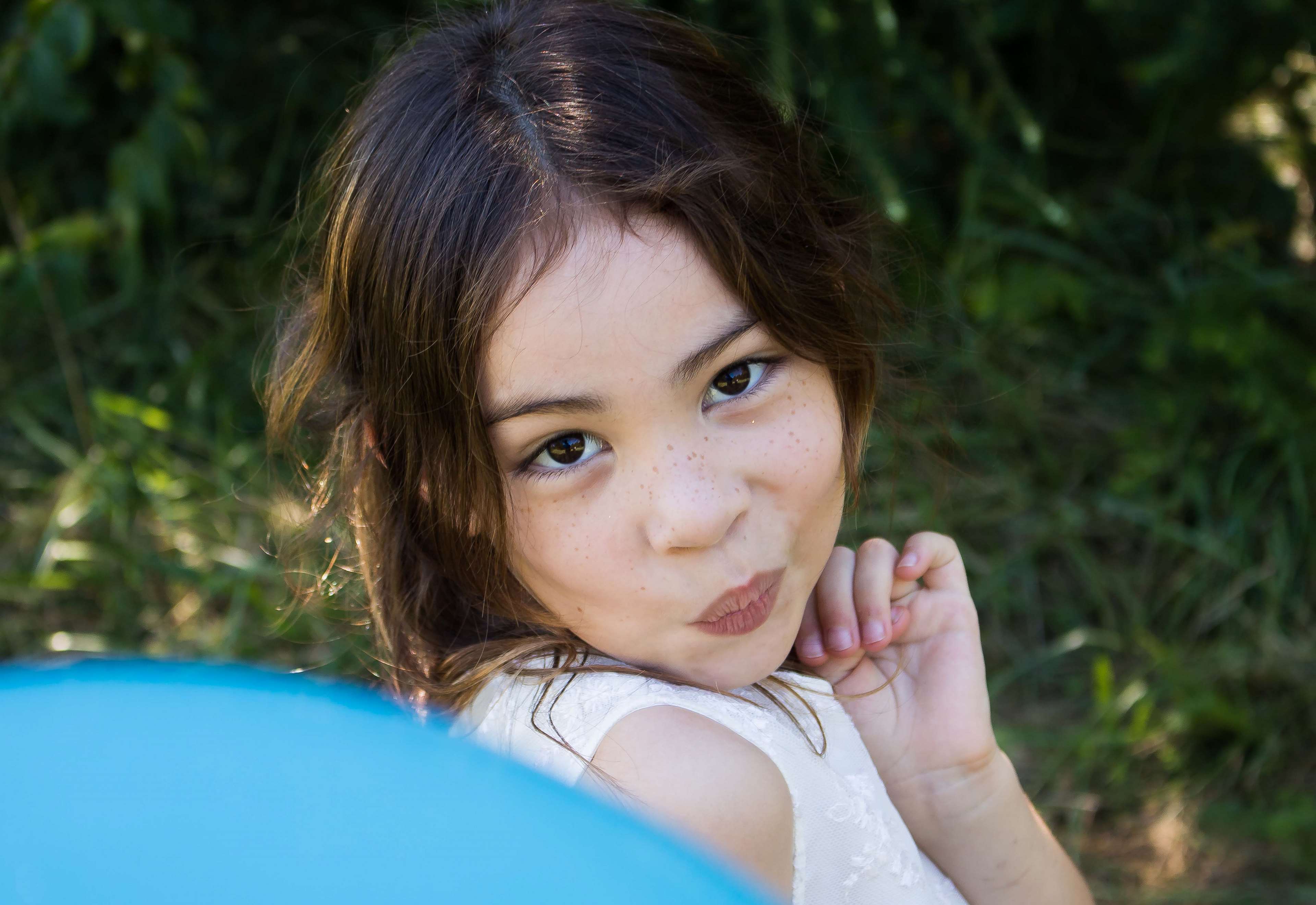 Little girl with brown eyes and freckles HD Wallpaper