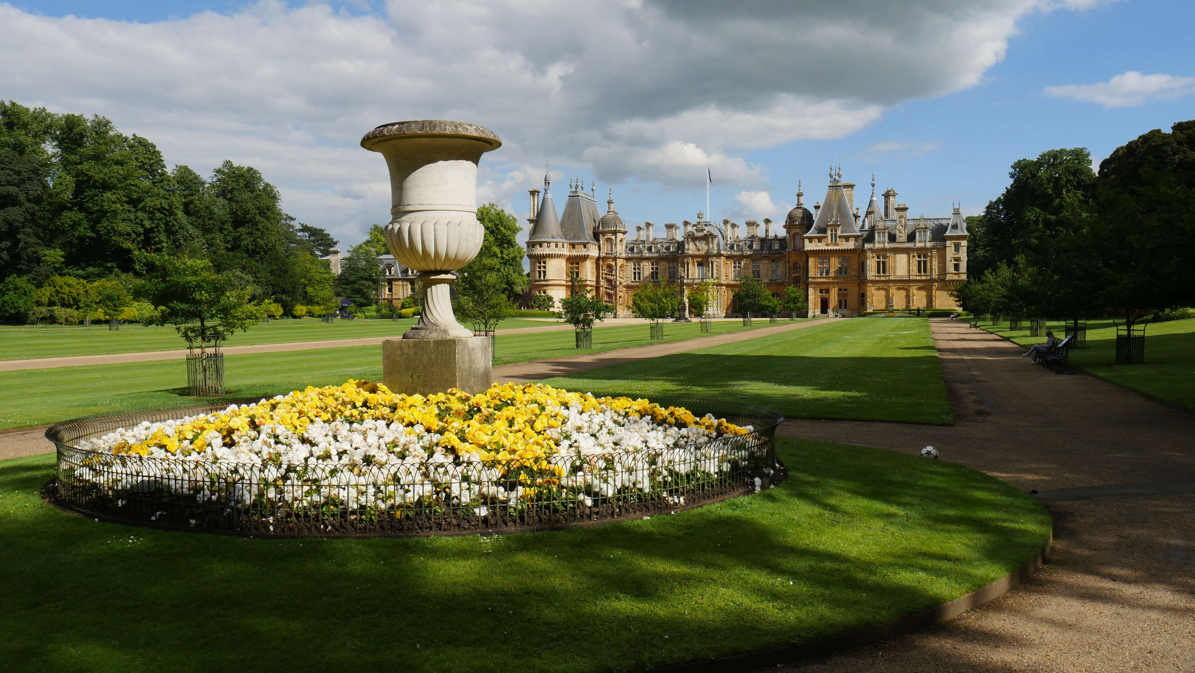 Waddesdon Manor English Country Garden 4K HD Wallpaper
