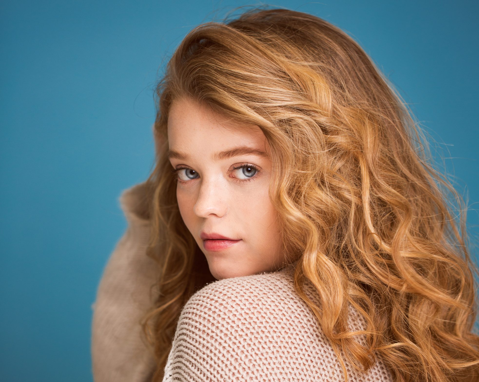 Young Woman with Long Blonde Hair HD Wallpaper