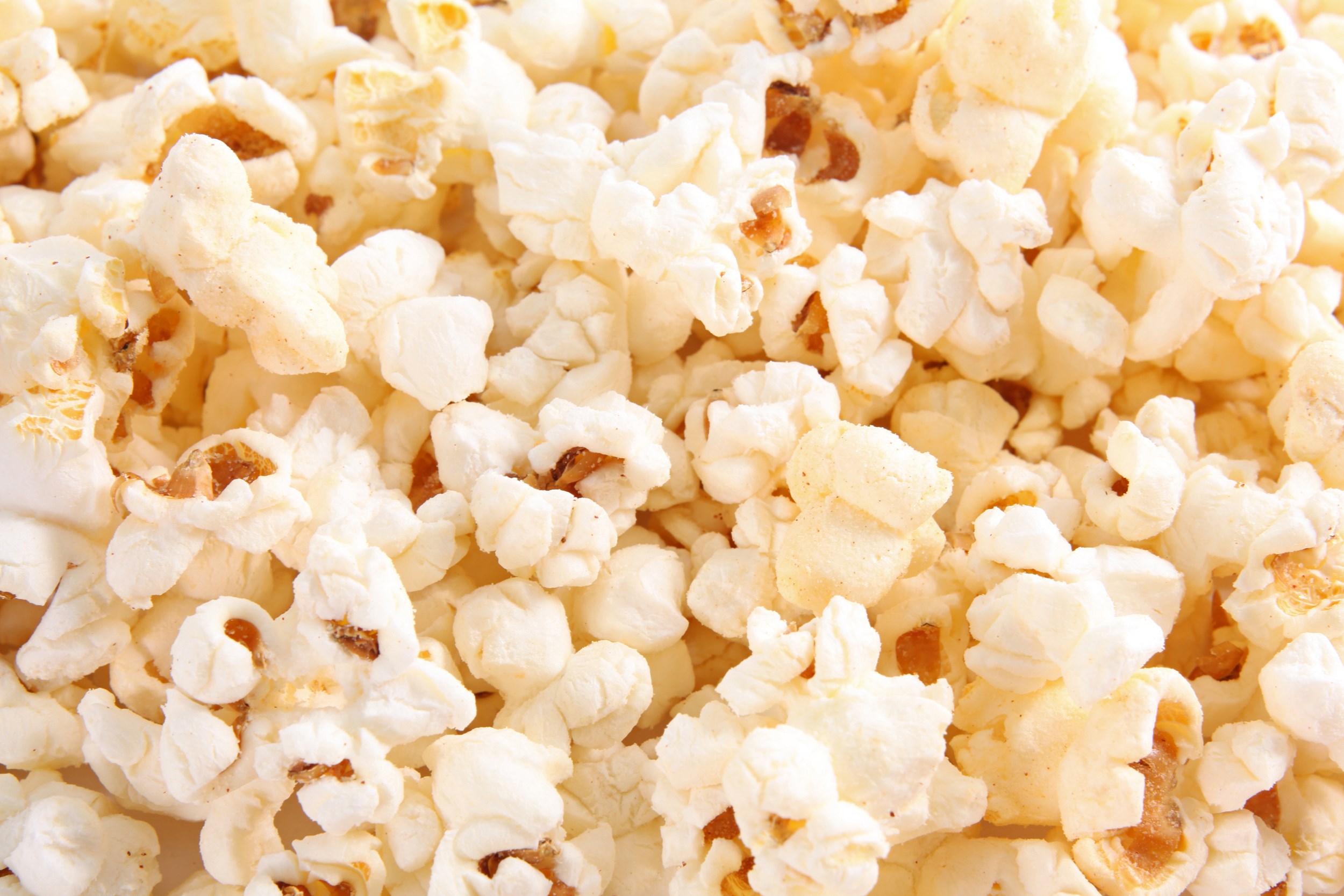 Close-up of freshly popped popcorn HD Wallpaper