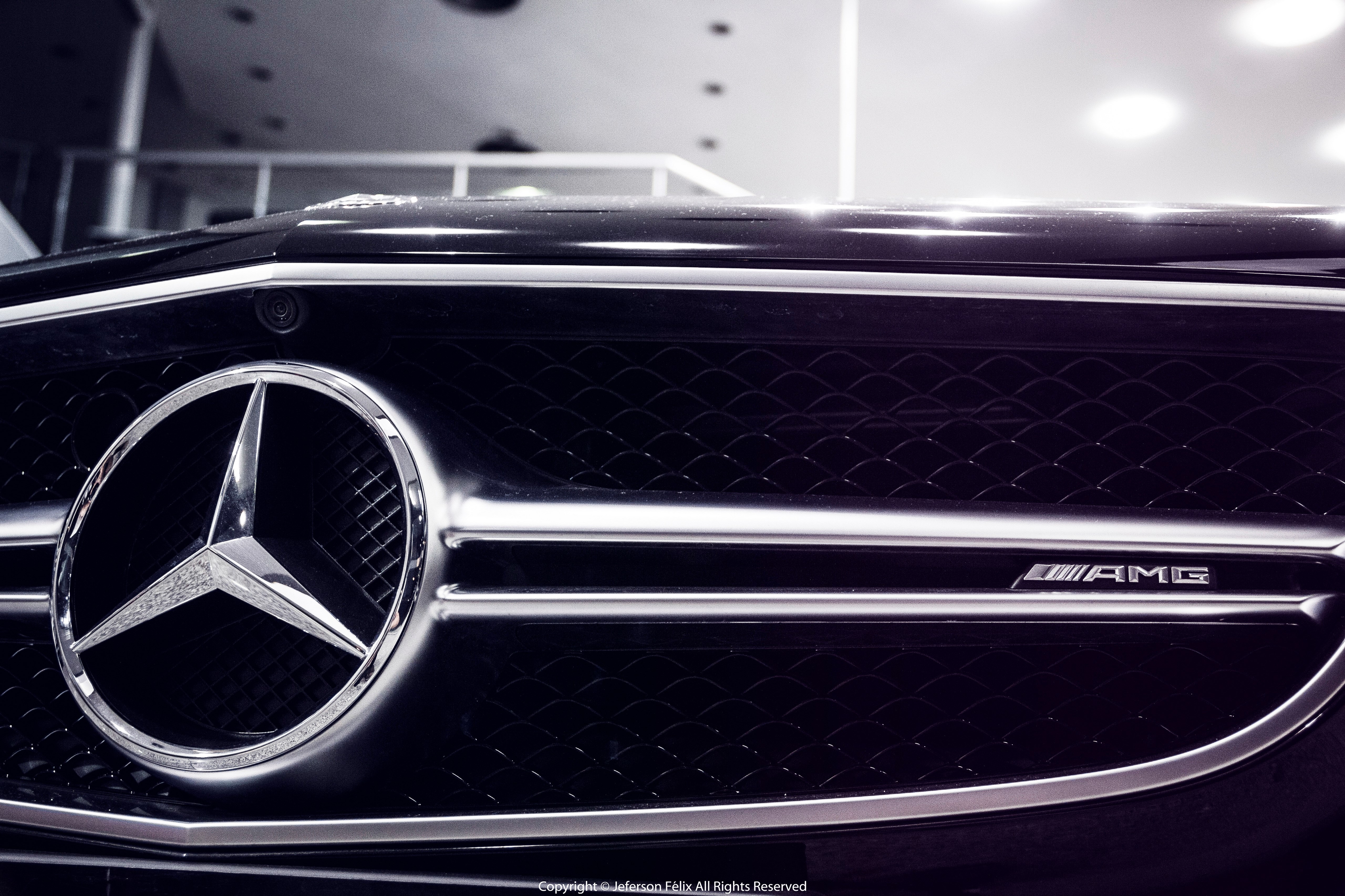 Mercedes-Benz S63 AMG Grille Close-up HD Wallpaper
