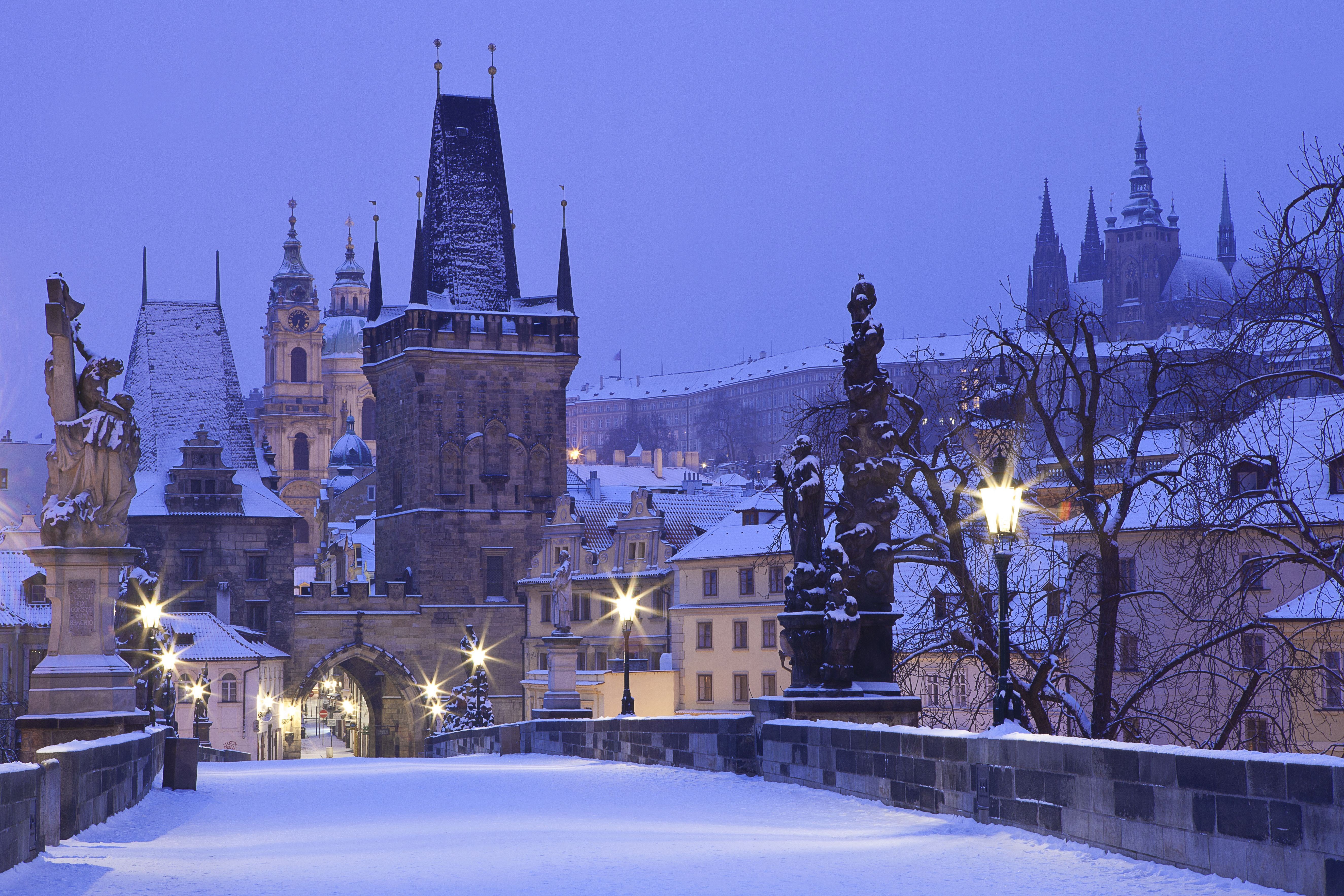 Charles Bridge in Prague during winter HD Wallpaper