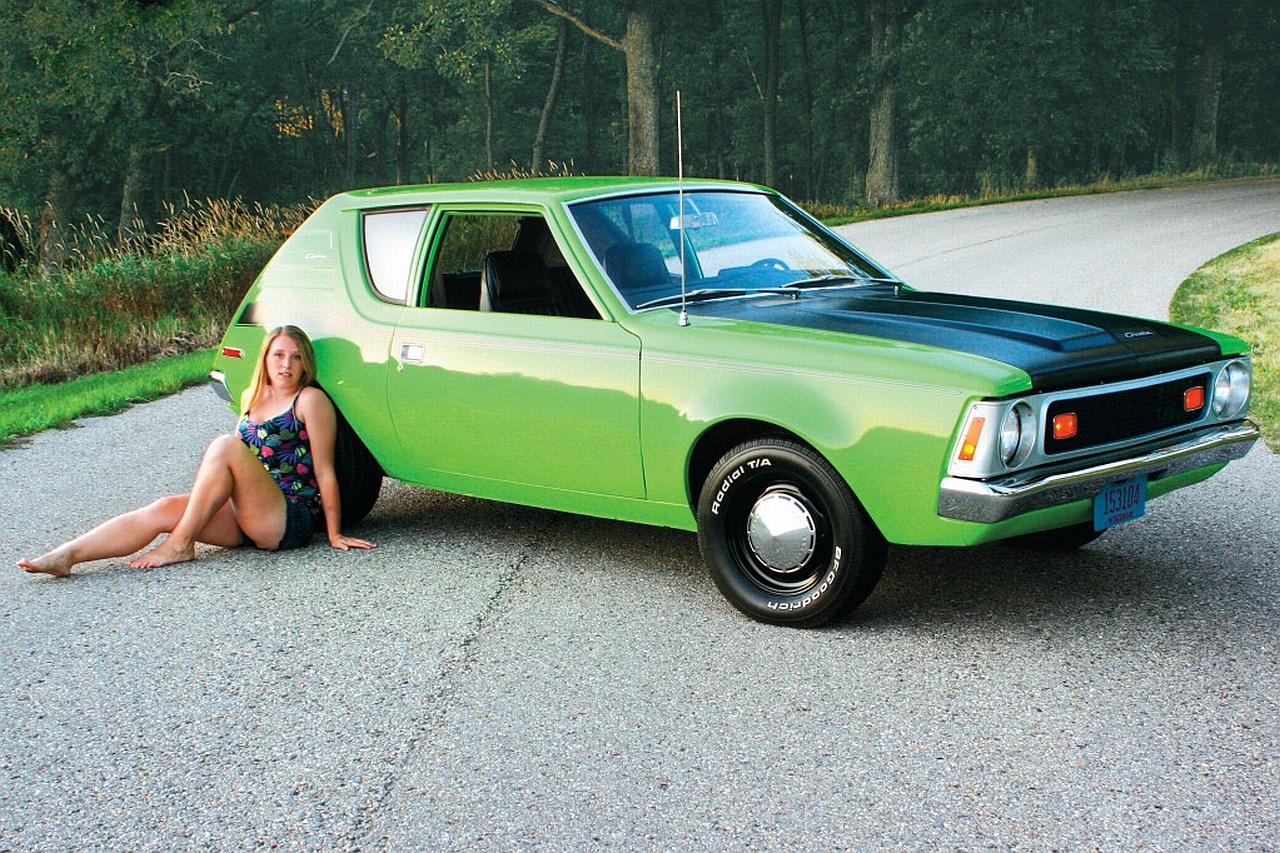 Woman posing with a green AMC Gremlin car HD Wallpaper