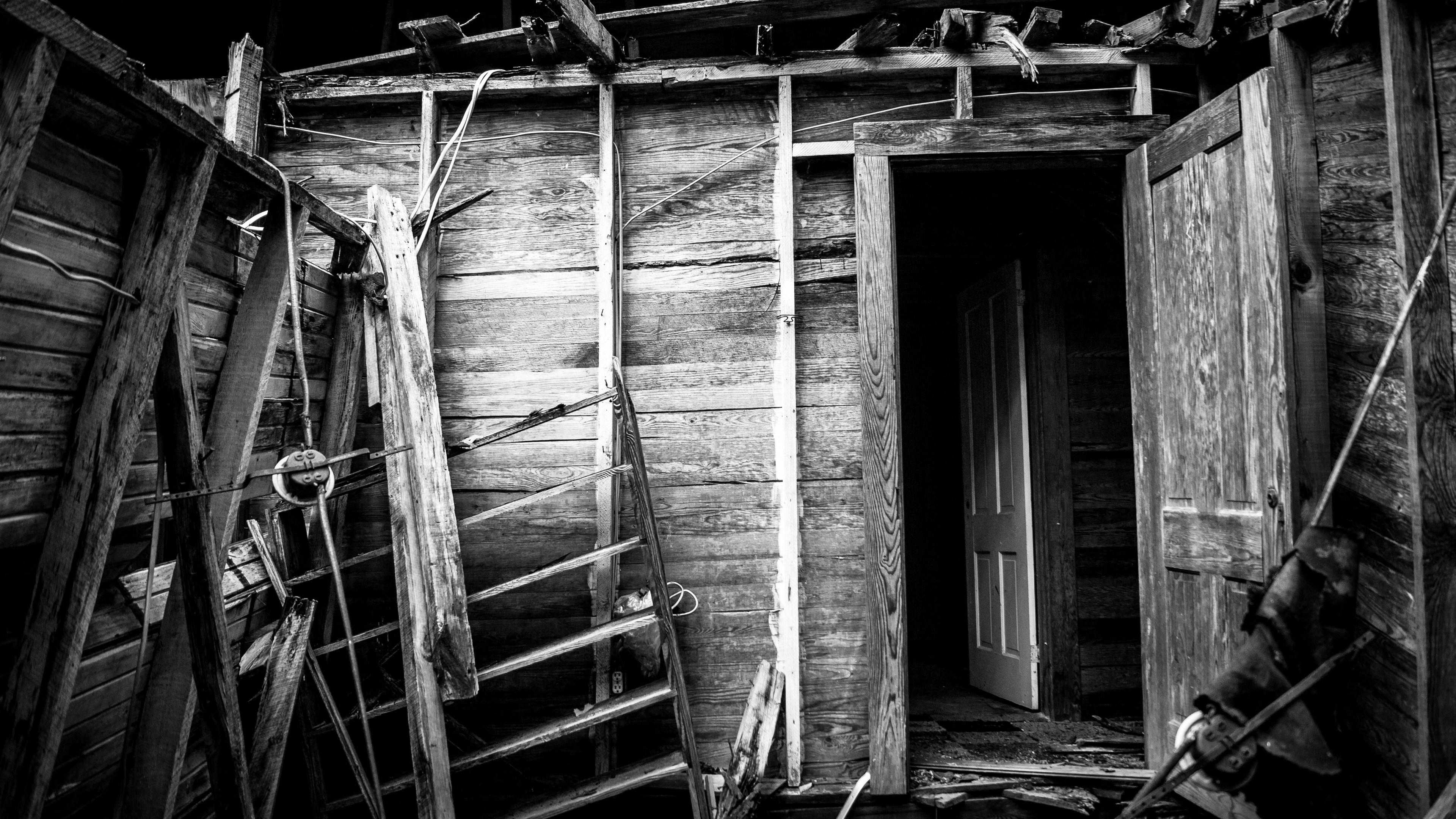 4K image of a dilapidated wooden structure HD Wallpaper