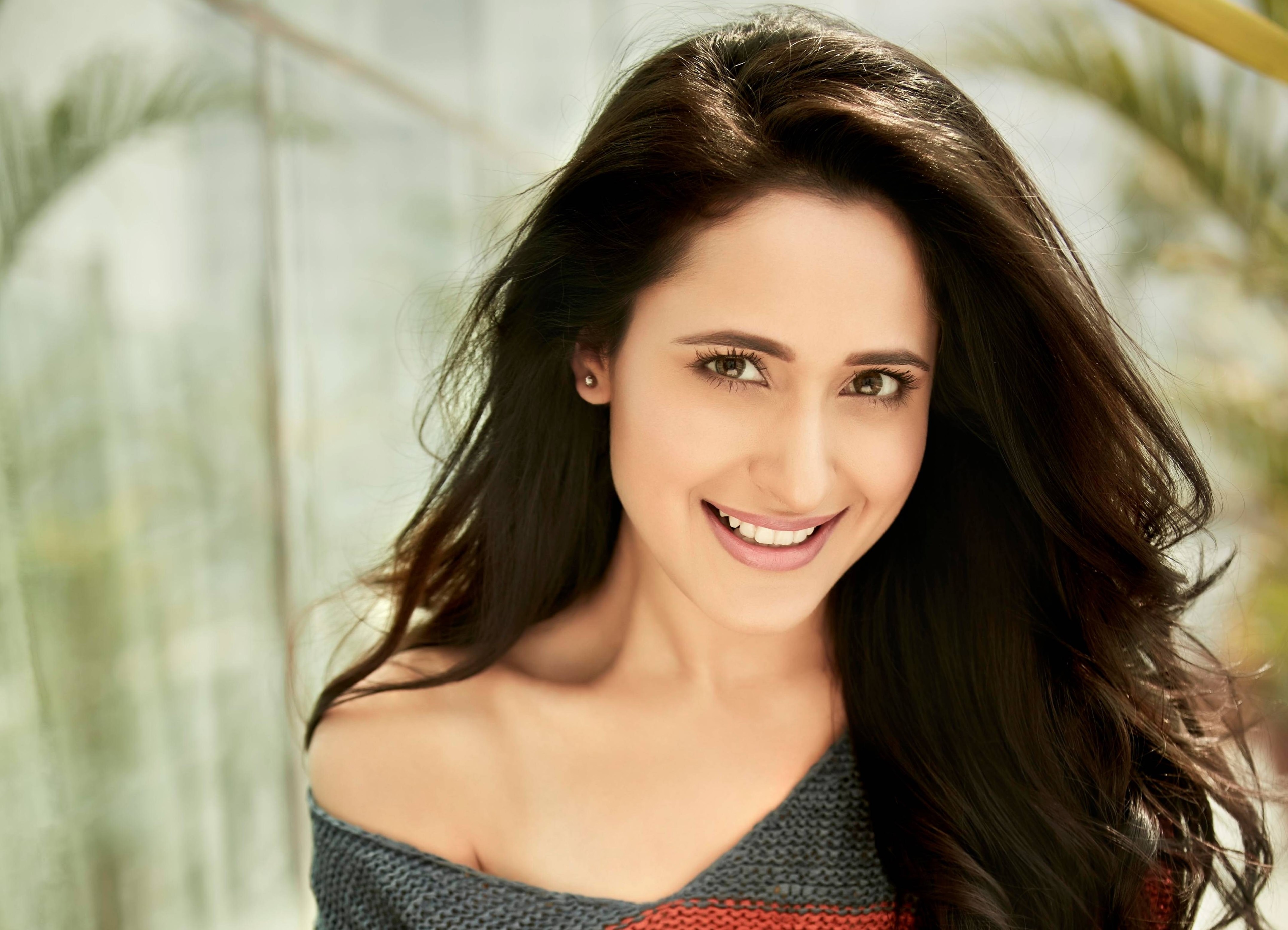 Pragya Jaiswal 4K HD Wallpaper