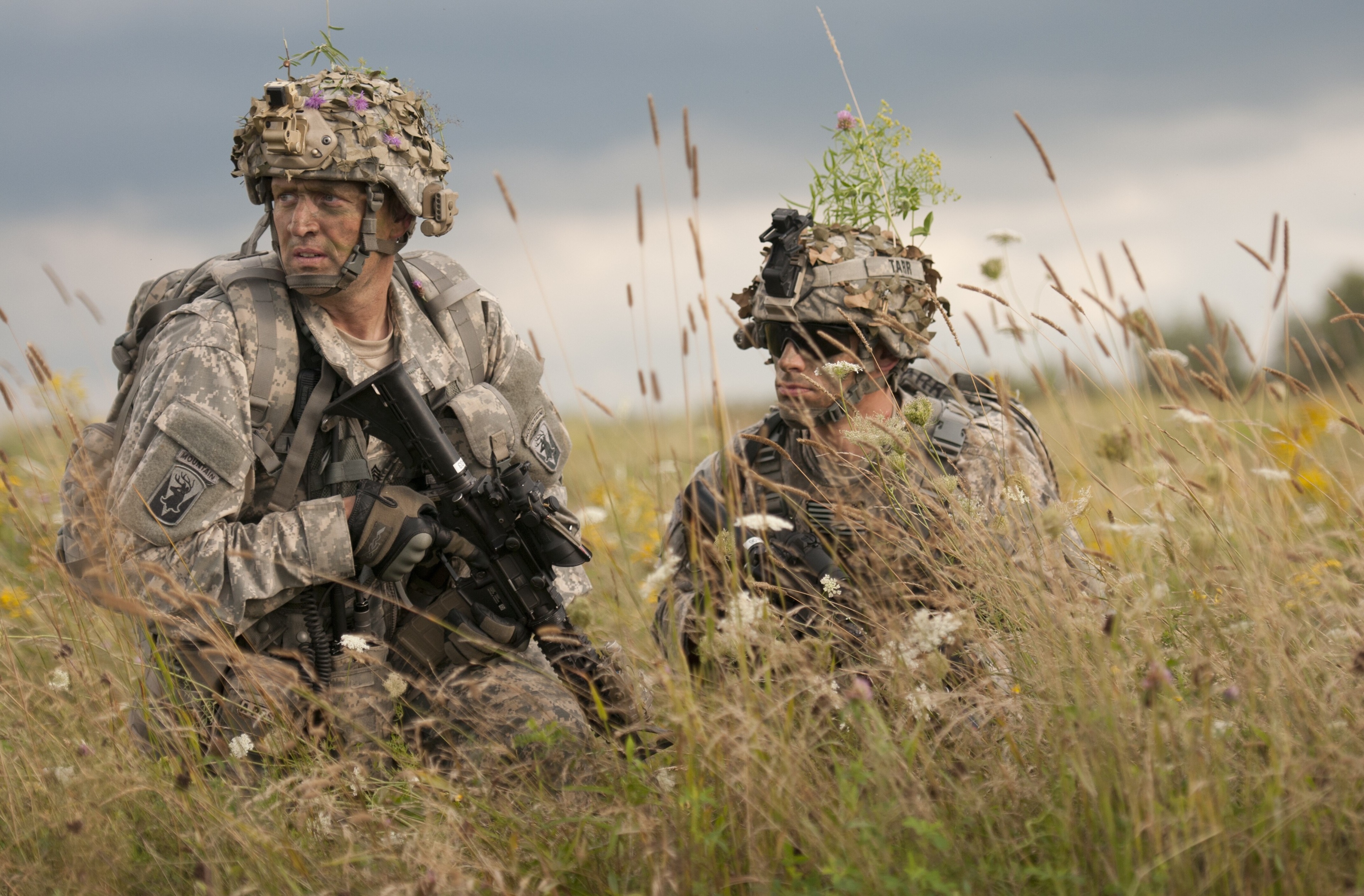 US Army Soldiers in Field with 4K Detail HD Wallpaper
