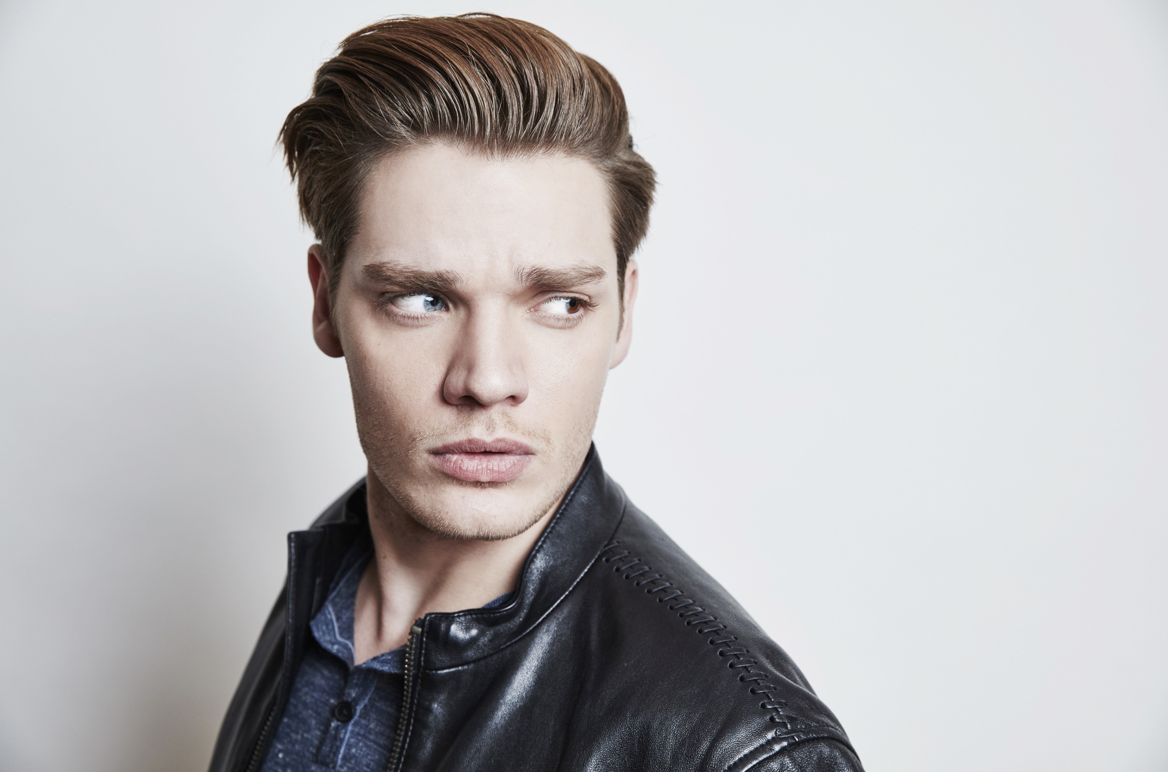 Dominic Sherwood 4K HD Wallpaper